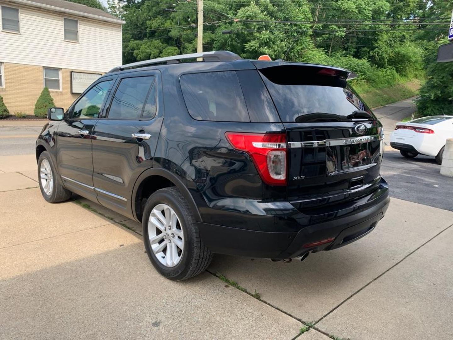 2014 BLACK FORD EXPLORER XLT (1FM5K8D8XEG) with an 3.5L engine, Automatic transmission, located at 503 First Street, Canonsburg, PA, 15317, (724) 745-0566, 40.266006, -80.178413 - Photo#2