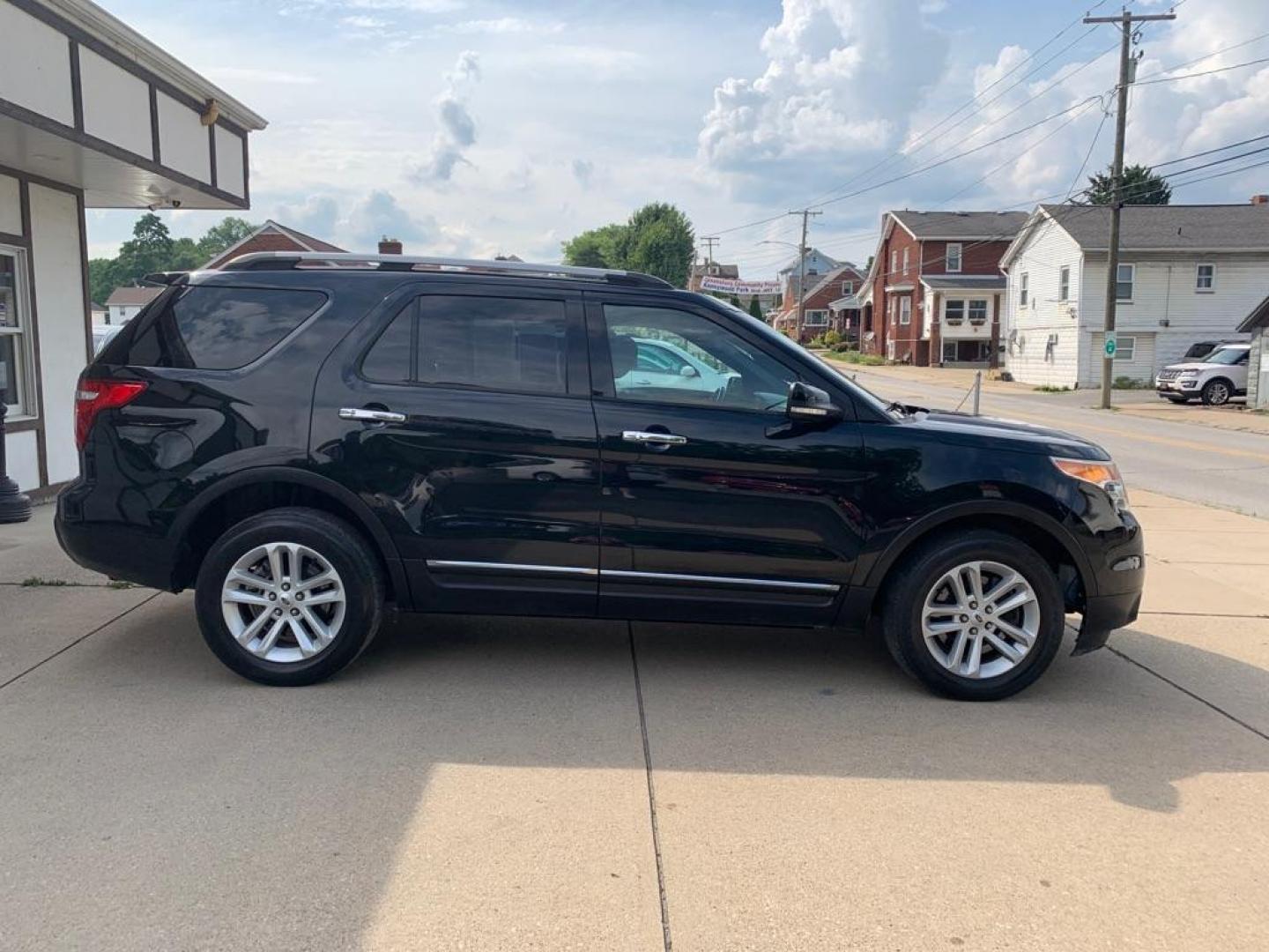 2014 BLACK FORD EXPLORER XLT (1FM5K8D8XEG) with an 3.5L engine, Automatic transmission, located at 503 First Street, Canonsburg, PA, 15317, (724) 745-0566, 40.266006, -80.178413 - Photo#3