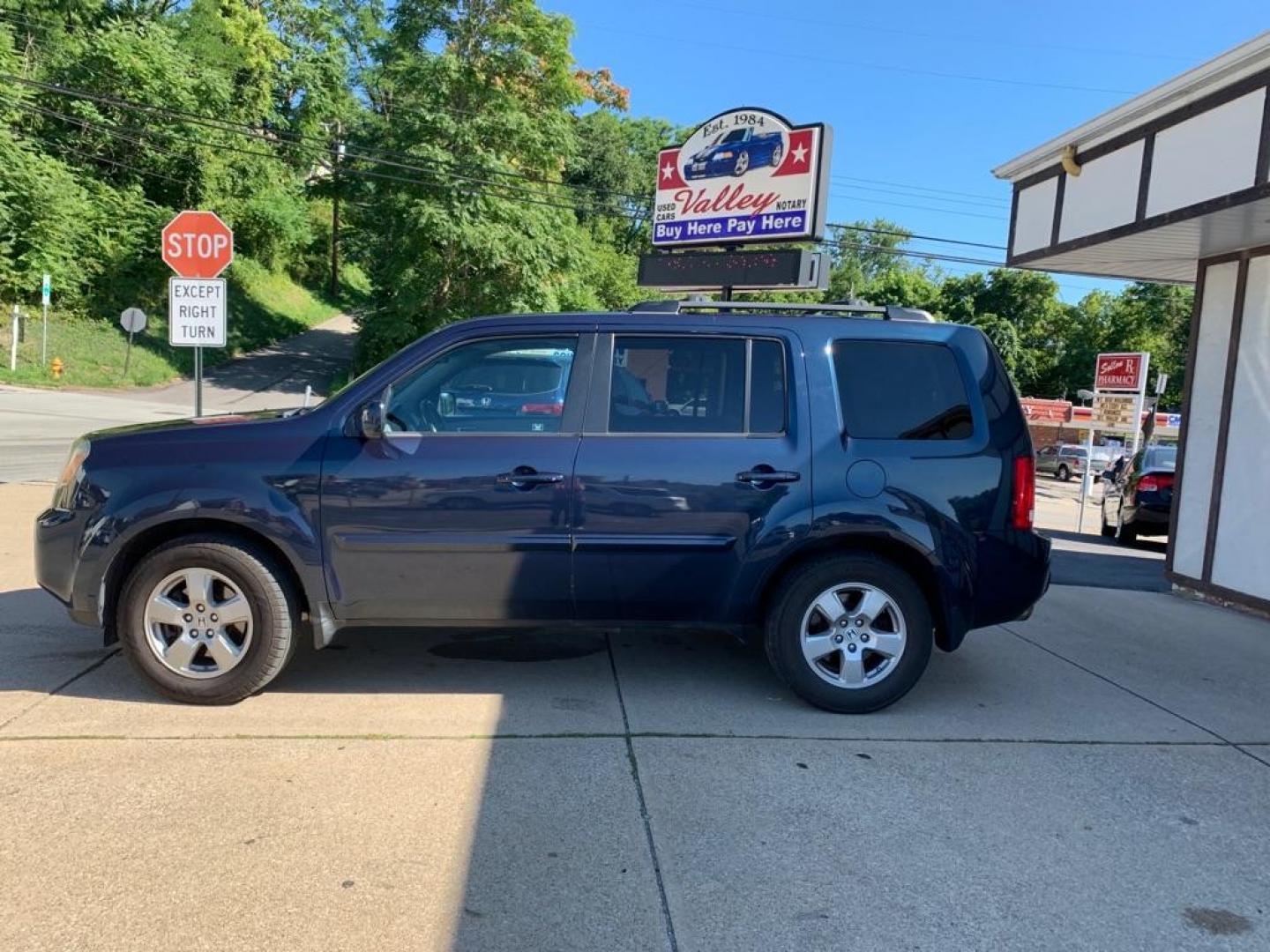 2011 BLUE HONDA PILOT EXL (5FNYF4H57BB) with an 3.5L engine, Automatic transmission, located at 503 First Street, Canonsburg, PA, 15317, (724) 745-0566, 40.266006, -80.178413 - Photo#1