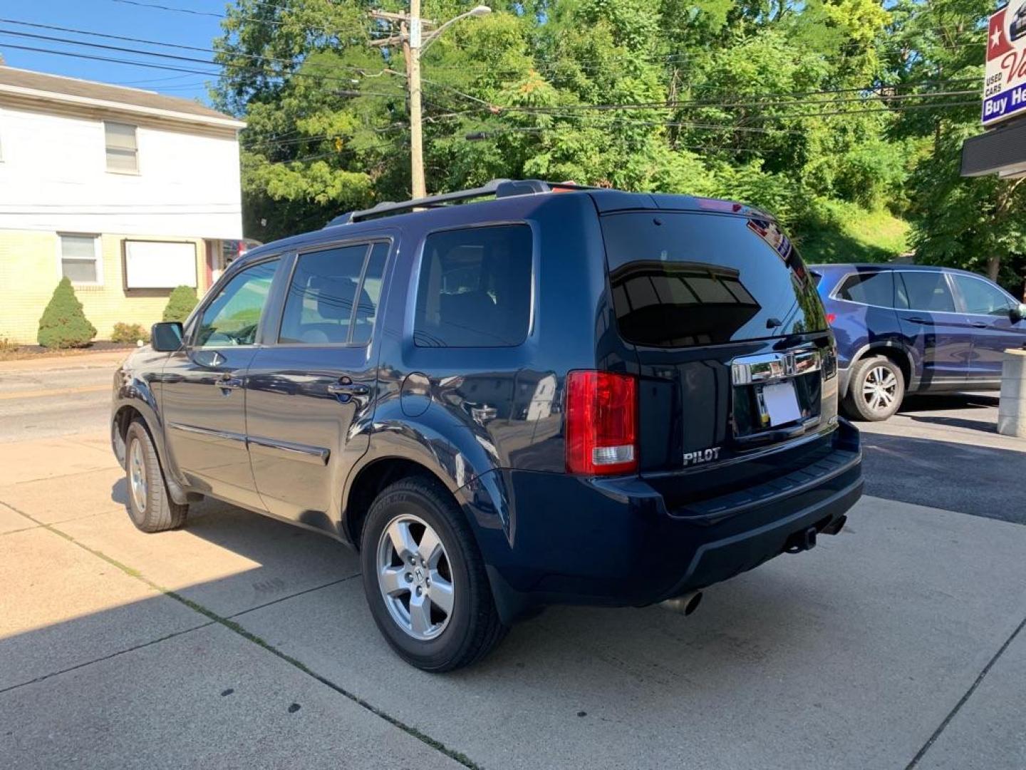 2011 BLUE HONDA PILOT EXL (5FNYF4H57BB) with an 3.5L engine, Automatic transmission, located at 503 First Street, Canonsburg, PA, 15317, (724) 745-0566, 40.266006, -80.178413 - Photo#2