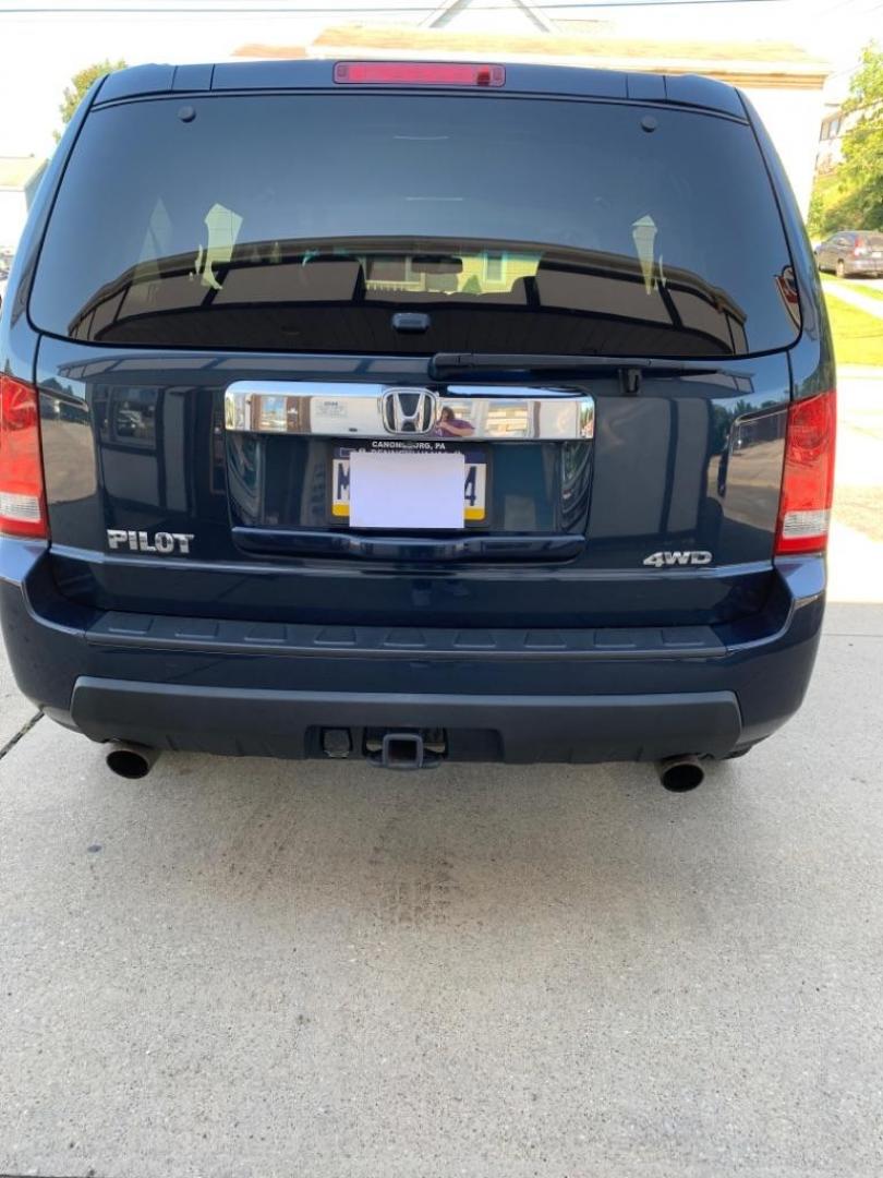 2011 BLUE HONDA PILOT EXL (5FNYF4H57BB) with an 3.5L engine, Automatic transmission, located at 503 First Street, Canonsburg, PA, 15317, (724) 745-0566, 40.266006, -80.178413 - Photo#3