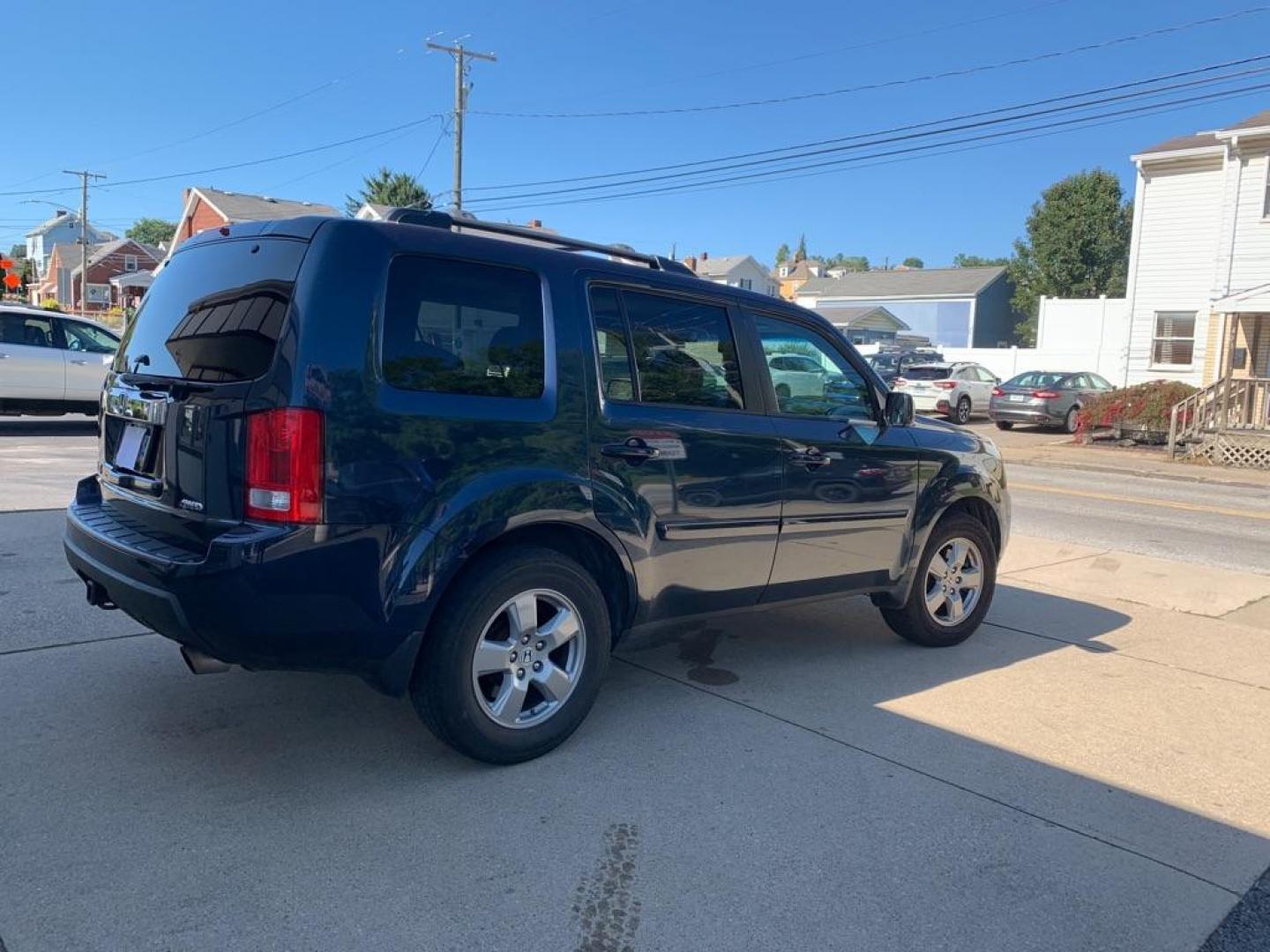 2011 BLUE HONDA PILOT EXL (5FNYF4H57BB) with an 3.5L engine, Automatic transmission, located at 503 First Street, Canonsburg, PA, 15317, (724) 745-0566, 40.266006, -80.178413 - Photo#4