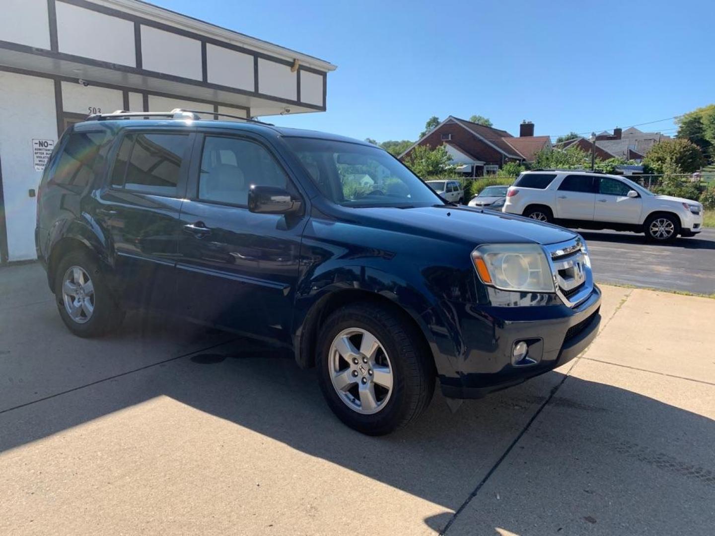 2011 BLUE HONDA PILOT EXL (5FNYF4H57BB) with an 3.5L engine, Automatic transmission, located at 503 First Street, Canonsburg, PA, 15317, (724) 745-0566, 40.266006, -80.178413 - Photo#6