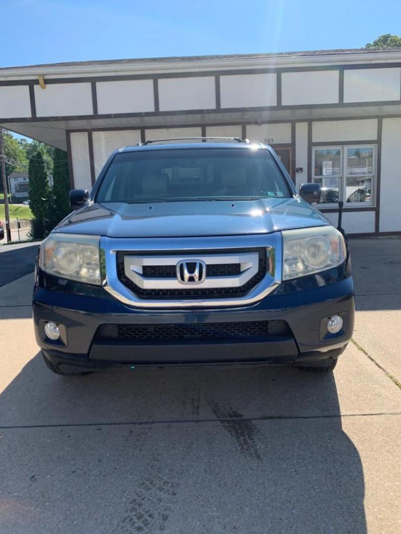 2011 BLUE HONDA PILOT EXL (5FNYF4H57BB) with an 3.5L engine, Automatic transmission, located at 503 First Street, Canonsburg, PA, 15317, (724) 745-0566, 40.266006, -80.178413 - Photo#7