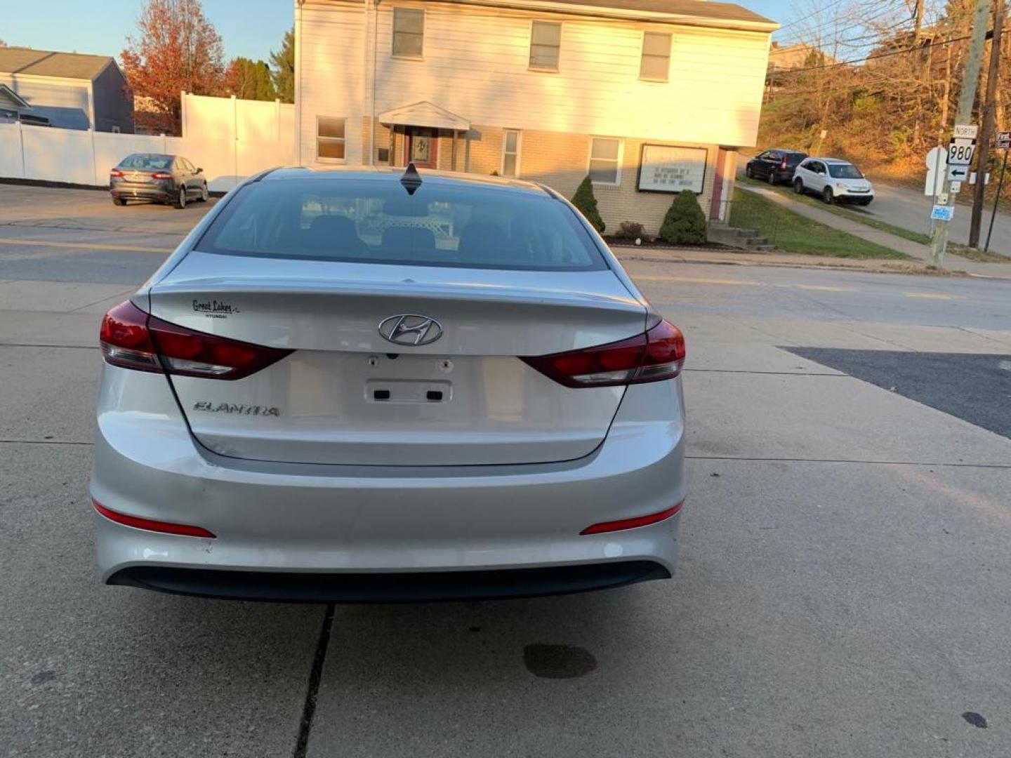 2017 SILVER HYUNDAI ELANTRA SE (5NPD84LF4HH) with an 2.0L engine, Automatic transmission, located at 503 First Street, Canonsburg, PA, 15317, (724) 745-0566, 40.266006, -80.178413 - CARFAX AVAILABLE! SUNROOF, BACK UP CAMERA, AM/FM/SIRIUS XM/AUX/USB, HEATED SEATS, HANDS FREE CALLING WITH CONTROLS ON STEERING WHEEL, POWER SIDE MIRRORS WITH BLIND SPOT INDICATORS, POWER DRIVER'S SEAT, UNIVERSAL GARAGE DOOR OPENER WE FINANCE! FAST AND EASY APPROVALS! CALL US OR APPLY ONLINE: 724 - Photo#3