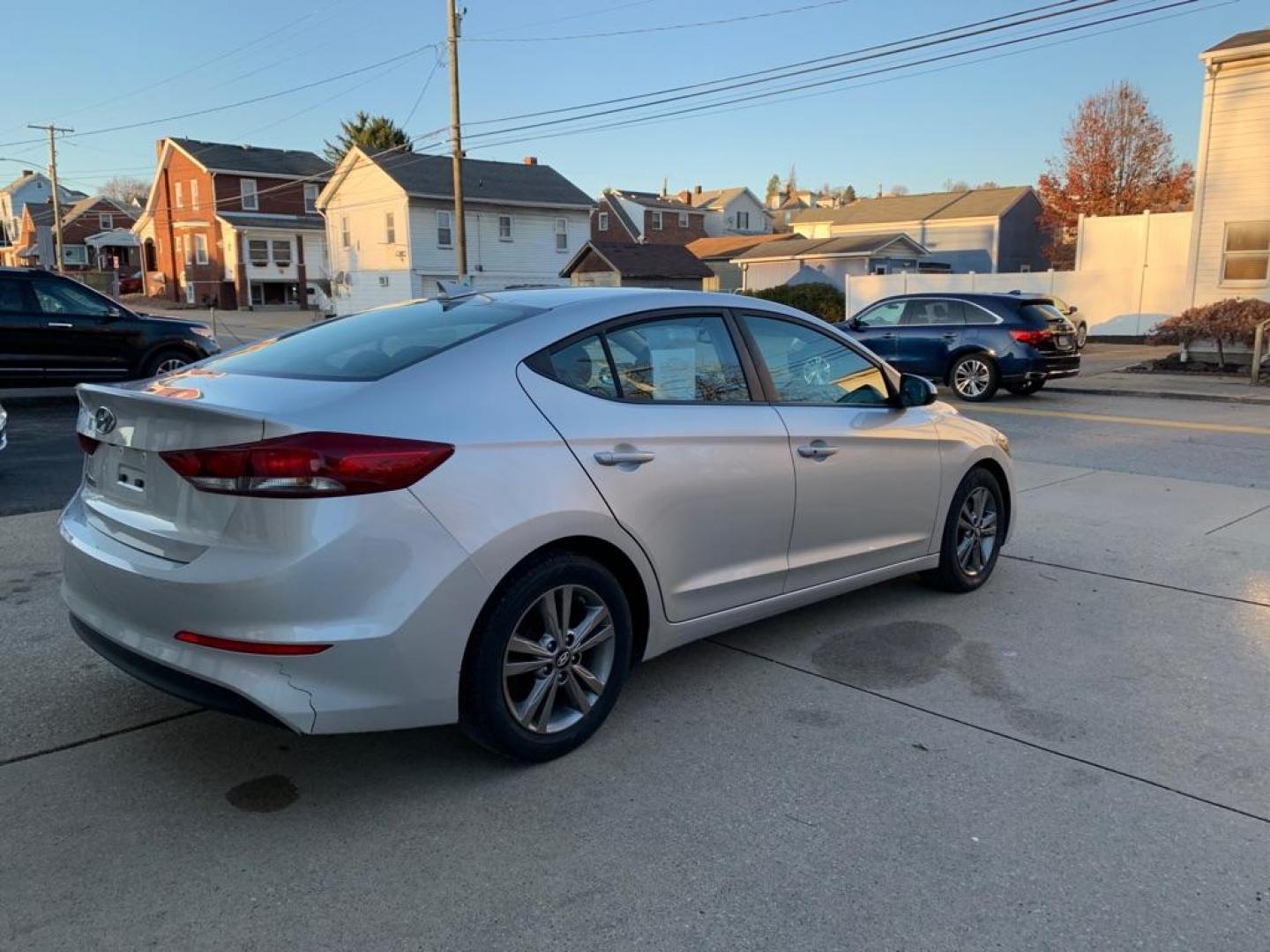 2017 SILVER HYUNDAI ELANTRA SE (5NPD84LF4HH) with an 2.0L engine, Automatic transmission, located at 503 First Street, Canonsburg, PA, 15317, (724) 745-0566, 40.266006, -80.178413 - CARFAX AVAILABLE! SUNROOF, BACK UP CAMERA, AM/FM/SIRIUS XM/AUX/USB, HEATED SEATS, HANDS FREE CALLING WITH CONTROLS ON STEERING WHEEL, POWER SIDE MIRRORS WITH BLIND SPOT INDICATORS, POWER DRIVER'S SEAT, UNIVERSAL GARAGE DOOR OPENER WE FINANCE! FAST AND EASY APPROVALS! CALL US OR APPLY ONLINE: 724 - Photo#4