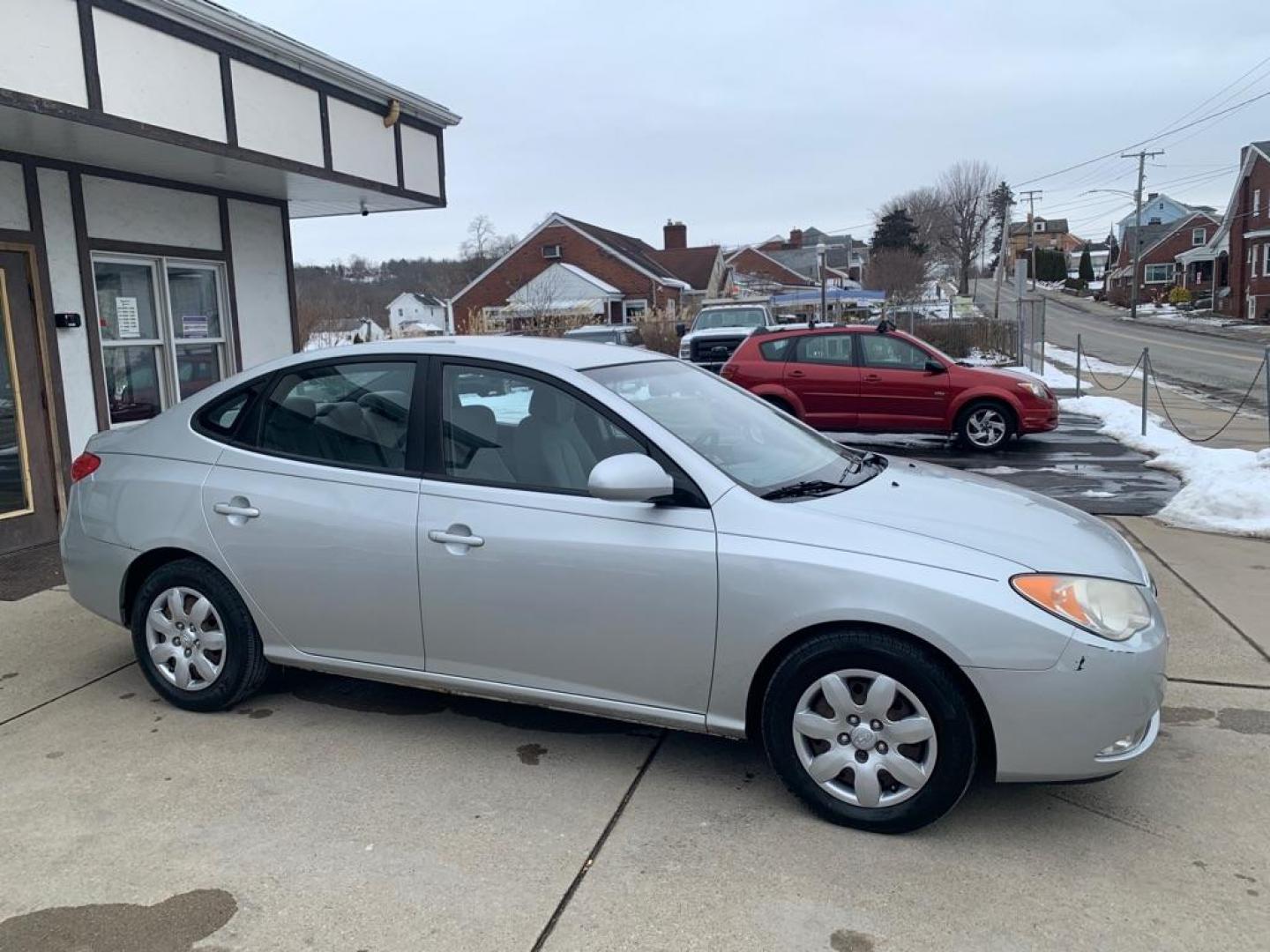 2008 SILVER HYUNDAI ELANTRA GLS (KMHDU46D88U) with an 2.0L engine, Automatic transmission, located at 503 First Street, Canonsburg, PA, 15317, (724) 745-0566, 40.266006, -80.178413 - Photo#2