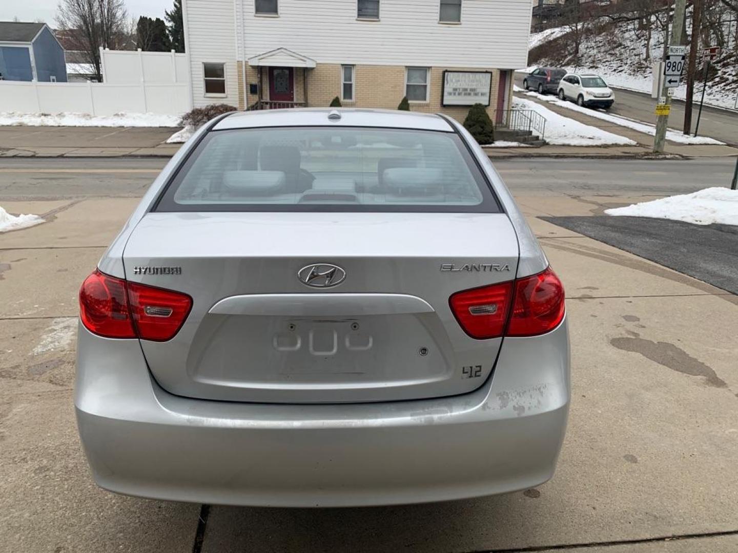 2008 SILVER HYUNDAI ELANTRA GLS (KMHDU46D88U) with an 2.0L engine, Automatic transmission, located at 503 First Street, Canonsburg, PA, 15317, (724) 745-0566, 40.266006, -80.178413 - Photo#4