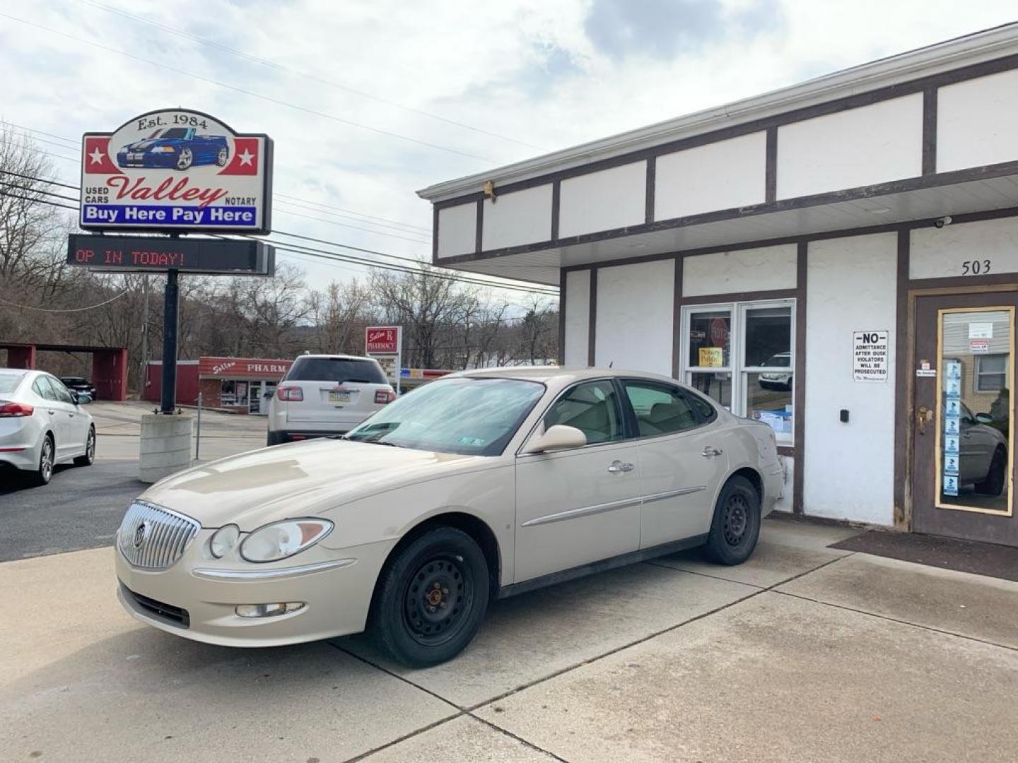 2008 GOLD BUICK LACROSSE CX (2G4WC582981) with an 3.8L engine, Automatic transmission, located at 503 First Street, Canonsburg, PA, 15317, (724) 745-0566, 40.266006, -80.178413 - CARFAX AVAILABLE! ESTIMATED MPG: 20 CITY / 30 HWY WE FINANCE! FAST AND EASY APPROVALS! CALL US OR APPLY ONLINE: 724-745-0566 OFFICE WWW.USEDCARSCANONSBURGPA.COM AFTER HOURS QUESTIONS? TEXT US! 724-825-1817 - Photo#0