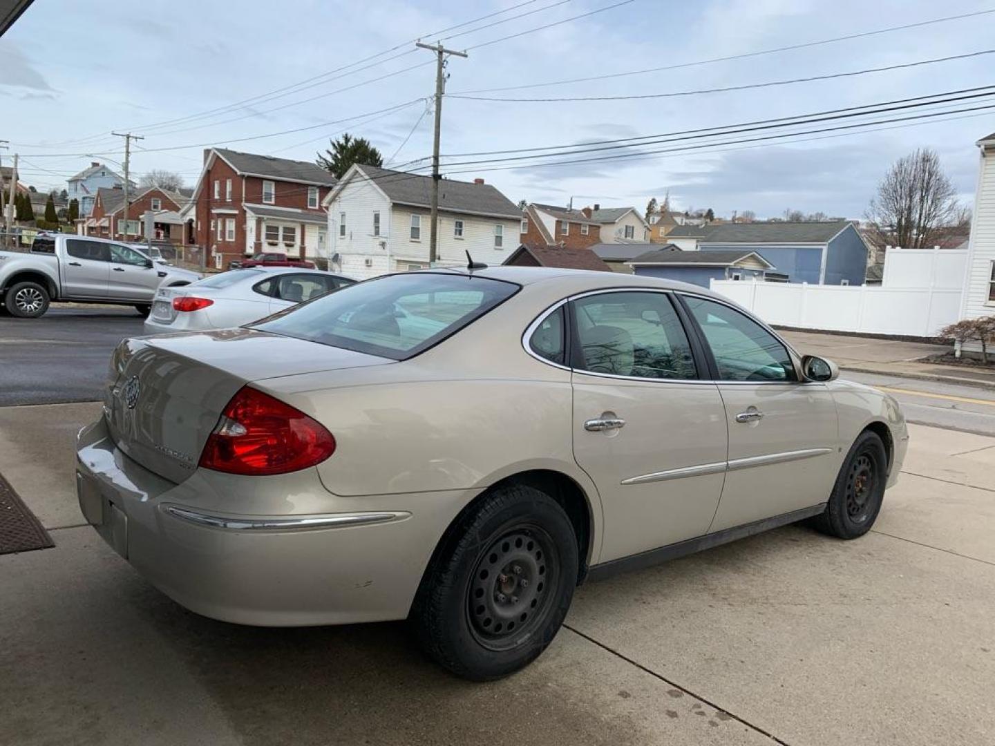 2008 GOLD BUICK LACROSSE CX (2G4WC582981) with an 3.8L engine, Automatic transmission, located at 503 First Street, Canonsburg, PA, 15317, (724) 745-0566, 40.266006, -80.178413 - CARFAX AVAILABLE! ESTIMATED MPG: 20 CITY / 30 HWY WE FINANCE! FAST AND EASY APPROVALS! CALL US OR APPLY ONLINE: 724-745-0566 OFFICE WWW.USEDCARSCANONSBURGPA.COM AFTER HOURS QUESTIONS? TEXT US! 724-825-1817 - Photo#3