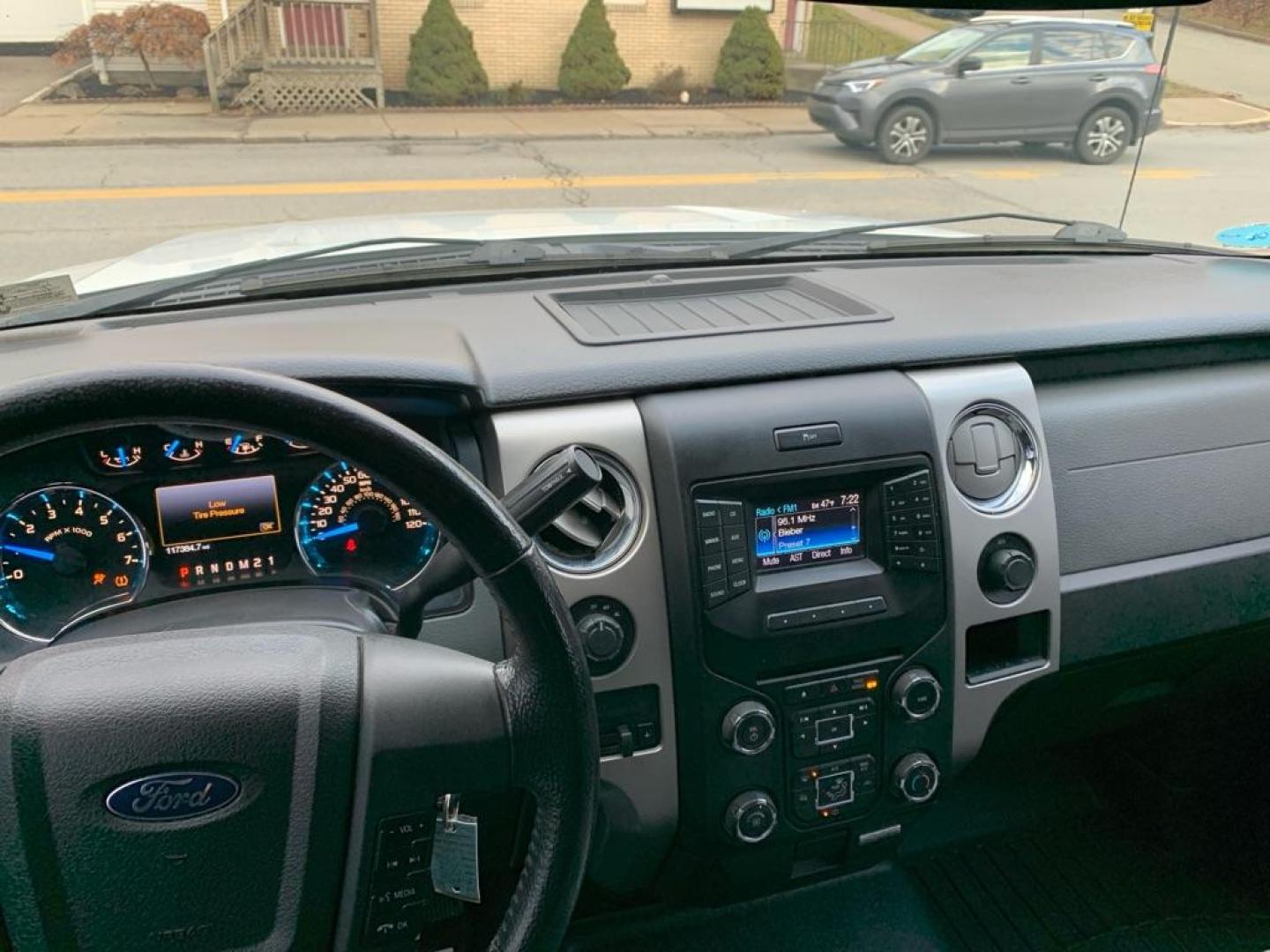 2013 WHITE FORD F150 SUPERCREW (1FTFW1EF1DF) with an 5.0L engine, Automatic transmission, located at 503 First Street, Canonsburg, PA, 15317, (724) 745-0566, 40.266006, -80.178413 - Photo#19