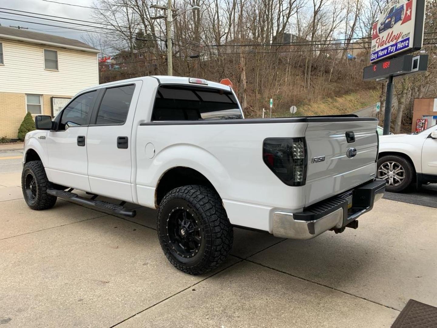 2013 WHITE FORD F150 SUPERCREW (1FTFW1EF1DF) with an 5.0L engine, Automatic transmission, located at 503 First Street, Canonsburg, PA, 15317, (724) 745-0566, 40.266006, -80.178413 - Photo#2