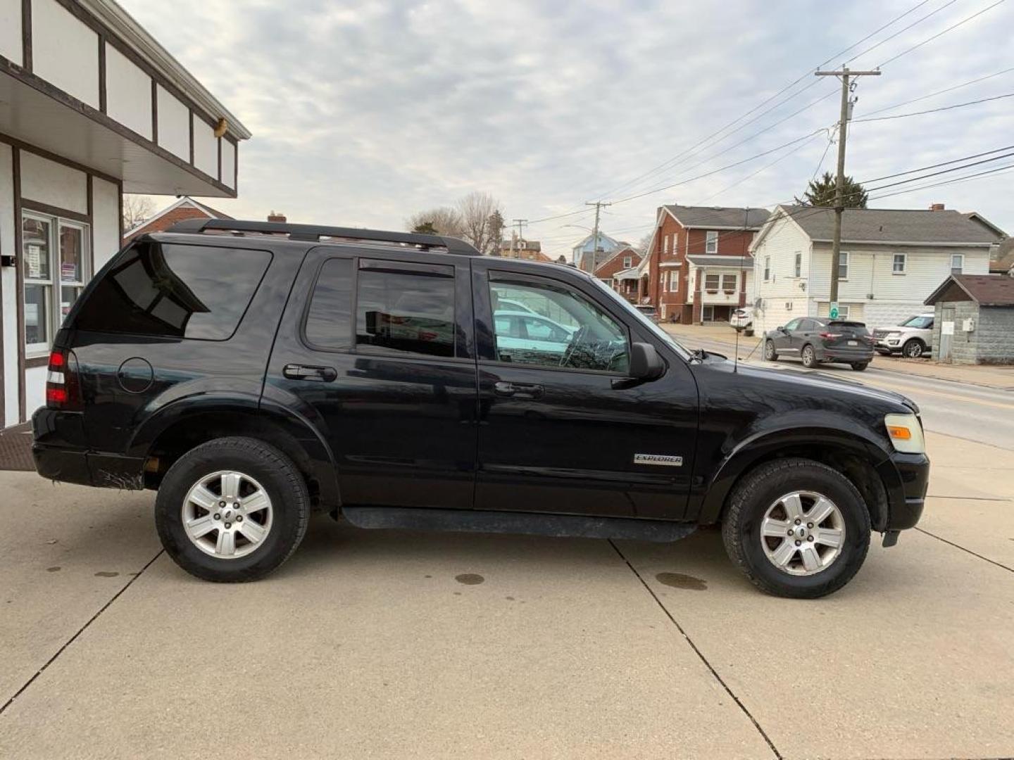 2008 BLACK FORD EXPLORER XLT (1FMEU73E28U) with an 4.0L engine, Automatic transmission, located at 503 First Street, Canonsburg, PA, 15317, (724) 745-0566, 40.266006, -80.178413 - Photo#5