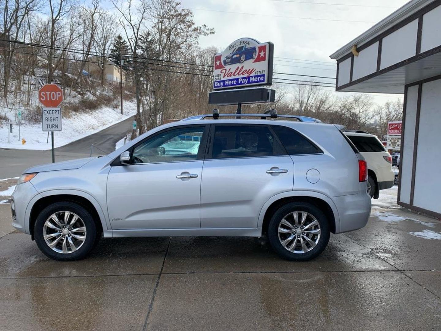 2011 SILVER KIA SORENTO SX (5XYKWDA26BG) with an 3.5L engine, Automatic transmission, located at 503 First Street, Canonsburg, PA, 15317, (724) 745-0566, 40.266006, -80.178413 - Photo#1