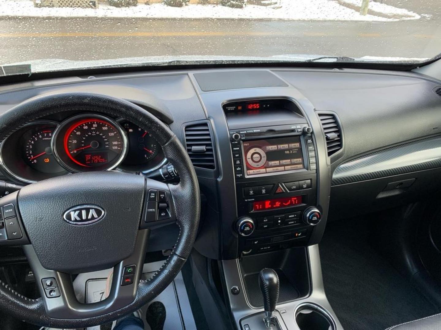 2011 SILVER KIA SORENTO SX (5XYKWDA26BG) with an 3.5L engine, Automatic transmission, located at 503 First Street, Canonsburg, PA, 15317, (724) 745-0566, 40.266006, -80.178413 - Photo#20