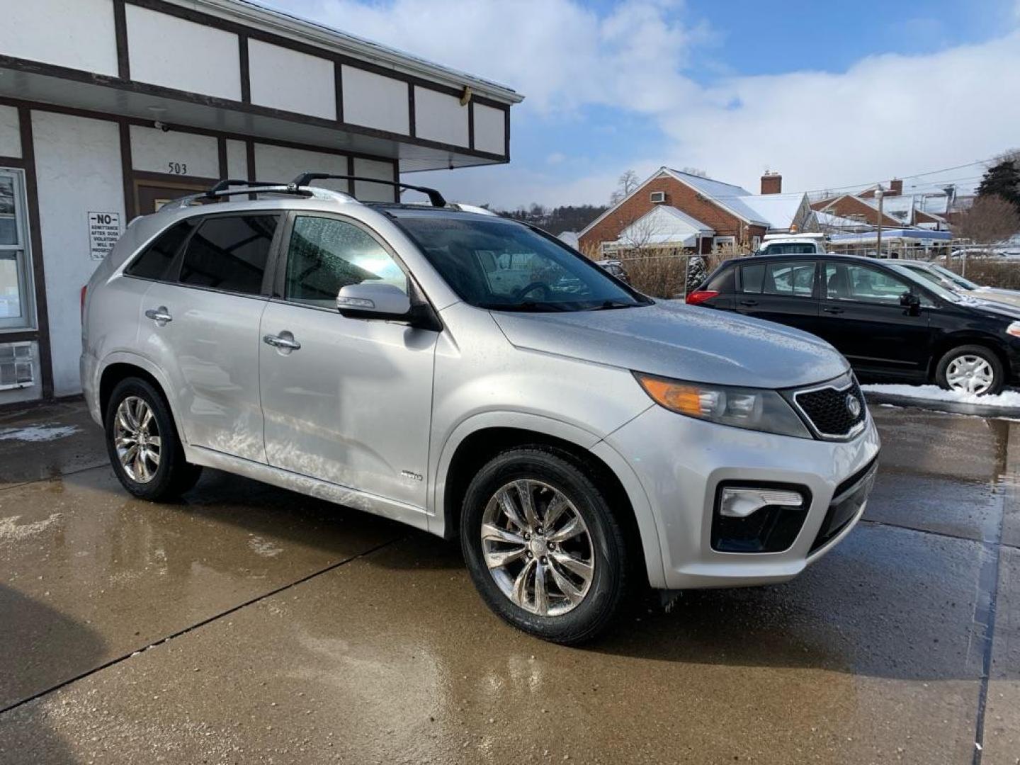 2011 SILVER KIA SORENTO SX (5XYKWDA26BG) with an 3.5L engine, Automatic transmission, located at 503 First Street, Canonsburg, PA, 15317, (724) 745-0566, 40.266006, -80.178413 - Photo#6