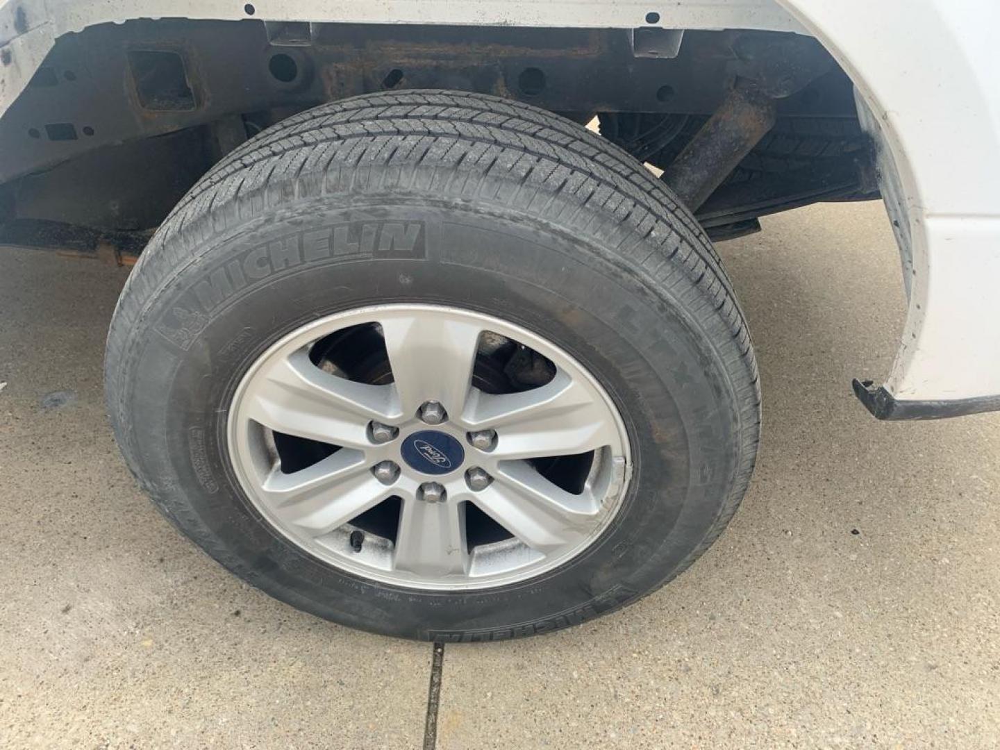 2018 WHITE FORD F150 SUPER CAB (1FTEX1C51JK) with an 5.0L engine, Automatic transmission, located at 503 First Street, Canonsburg, PA, 15317, (724) 745-0566, 40.266006, -80.178413 - Photo#10