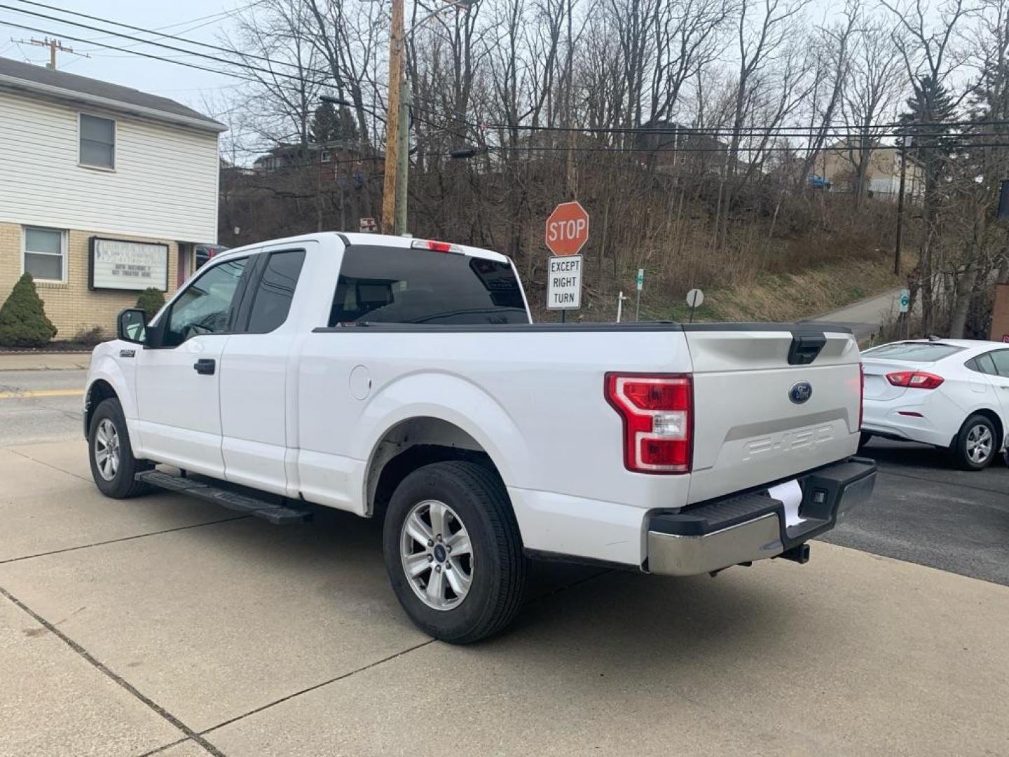 2018 WHITE FORD F150 SUPER CAB (1FTEX1C51JK) with an 5.0L engine, Automatic transmission, located at 503 First Street, Canonsburg, PA, 15317, (724) 745-0566, 40.266006, -80.178413 - Photo#2