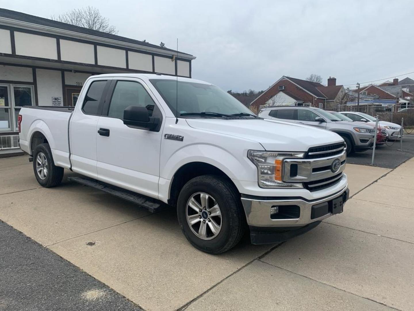 2018 WHITE FORD F150 SUPER CAB (1FTEX1C51JK) with an 5.0L engine, Automatic transmission, located at 503 First Street, Canonsburg, PA, 15317, (724) 745-0566, 40.266006, -80.178413 - Photo#6