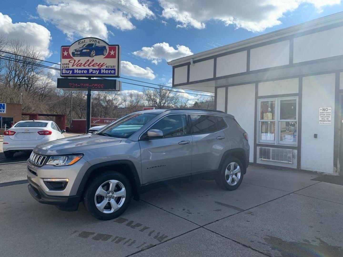 2018 SILVER JEEP COMPASS LATITUDE (3C4NJDBB2JT) with an 2.4L engine, Automatic transmission, located at 503 First Street, Canonsburg, PA, 15317, (724) 745-0566, 40.266006, -80.178413 - Photo#0