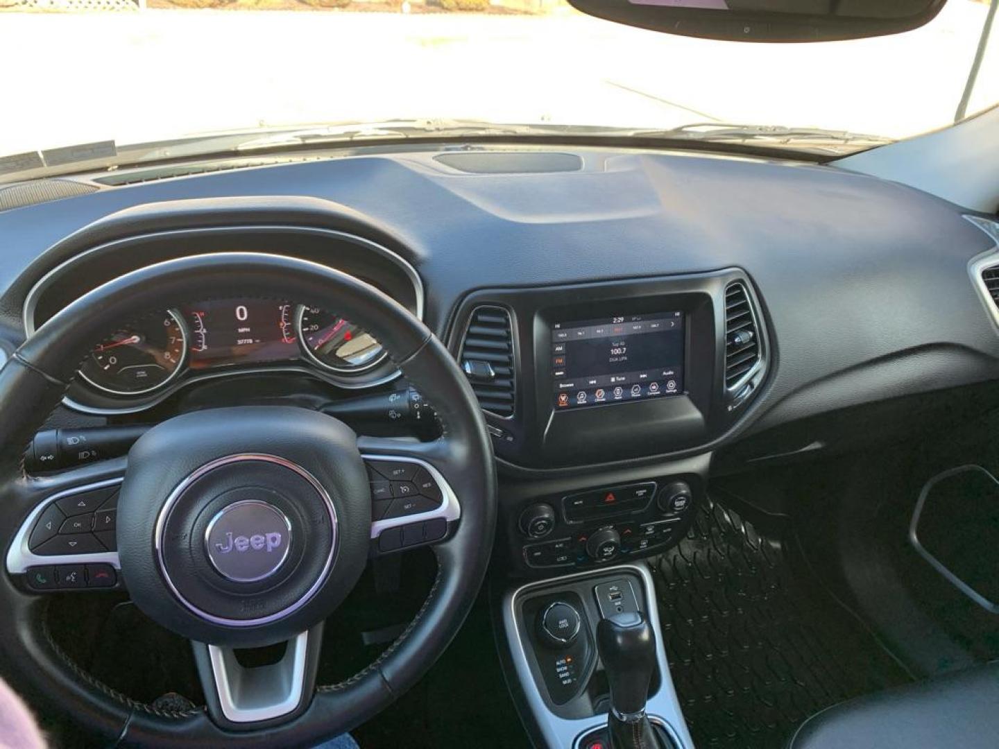 2018 SILVER JEEP COMPASS LATITUDE (3C4NJDBB2JT) with an 2.4L engine, Automatic transmission, located at 503 First Street, Canonsburg, PA, 15317, (724) 745-0566, 40.266006, -80.178413 - Photo#21