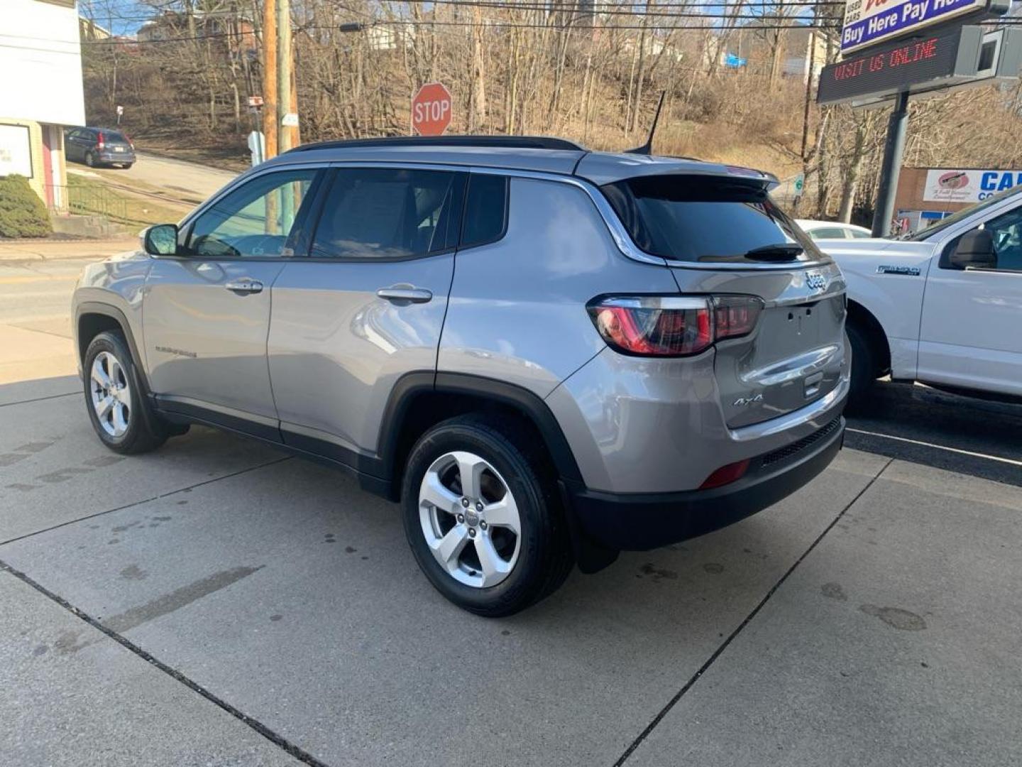 2018 SILVER JEEP COMPASS LATITUDE (3C4NJDBB2JT) with an 2.4L engine, Automatic transmission, located at 503 First Street, Canonsburg, PA, 15317, (724) 745-0566, 40.266006, -80.178413 - Photo#2