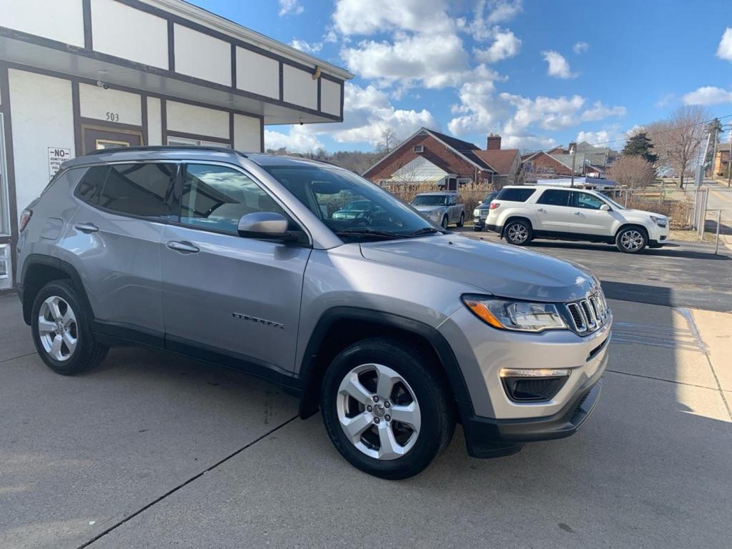 2018 SILVER JEEP COMPASS LATITUDE (3C4NJDBB2JT) with an 2.4L engine, Automatic transmission, located at 503 First Street, Canonsburg, PA, 15317, (724) 745-0566, 40.266006, -80.178413 - Photo#6