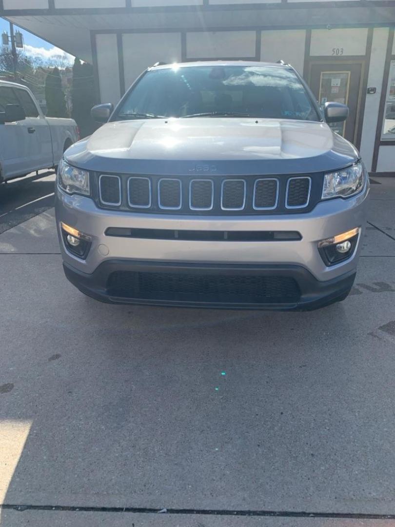 2018 SILVER JEEP COMPASS LATITUDE (3C4NJDBB2JT) with an 2.4L engine, Automatic transmission, located at 503 First Street, Canonsburg, PA, 15317, (724) 745-0566, 40.266006, -80.178413 - Photo#7