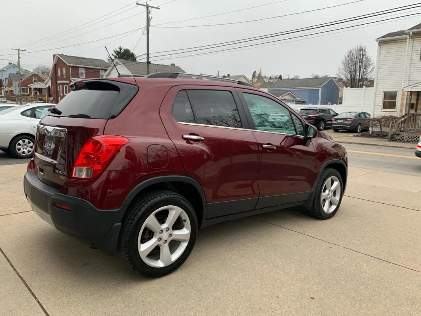 2016 RED CHEVROLET TRAX LTZ (3GNCJRSB5GL) with an 1.4L engine, Automatic transmission, located at 503 First Street, Canonsburg, PA, 15317, (724) 745-0566, 40.266006, -80.178413 - CARFAX AVAILABLE! ESTIMATED MPG: 24 CITY / 31 HWY WE FINANCE! FAST AND EASY APPROVALS! CALL US OR APPLY ONLINE: 724-745-0566 OFFICE WWW.USEDCARSCANONSBURGPA.COM AFTER HOURS QUESTIONS? TEXT US! 724-825-1817 - Photo#4