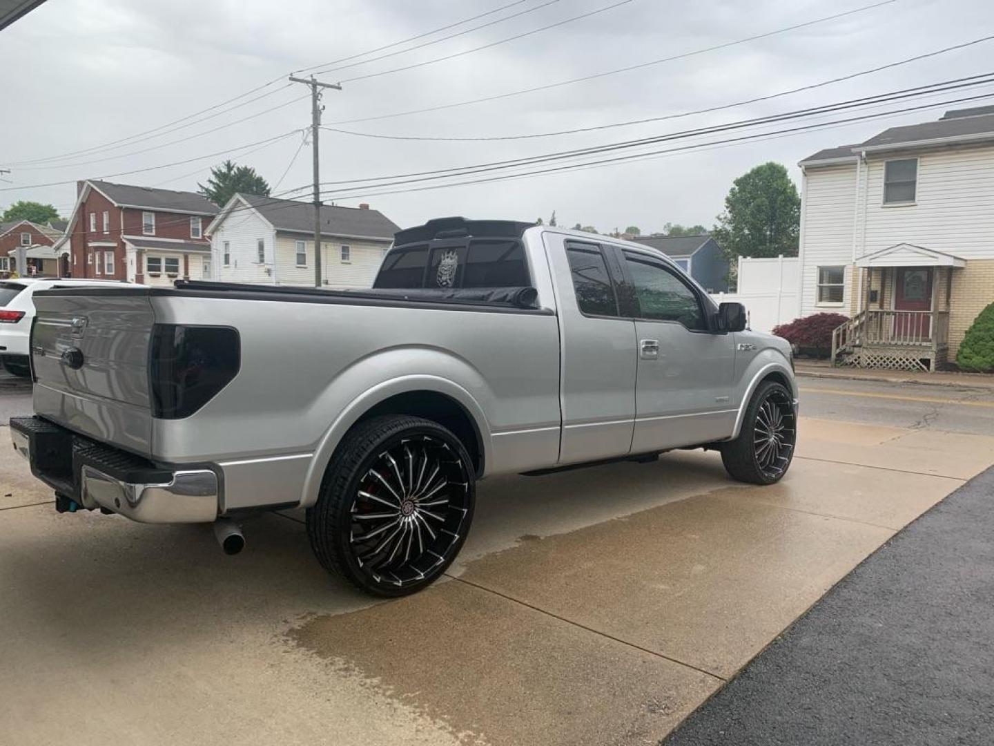 2012 SILVER FORD F150 SUPER CAB (1FTFX1ETXCF) with an 3.5L engine, Automatic transmission, located at 503 First Street, Canonsburg, PA, 15317, (724) 745-0566, 40.266006, -80.178413 - Photo#5