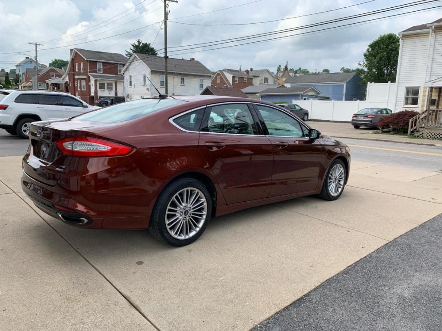 2015 MAROON FORD FUSION SE (3FA6P0T99FR) with an 2.0L engine, Automatic transmission, located at 503 First Street, Canonsburg, PA, 15317, (724) 745-0566, 40.266006, -80.178413 - Photo#4