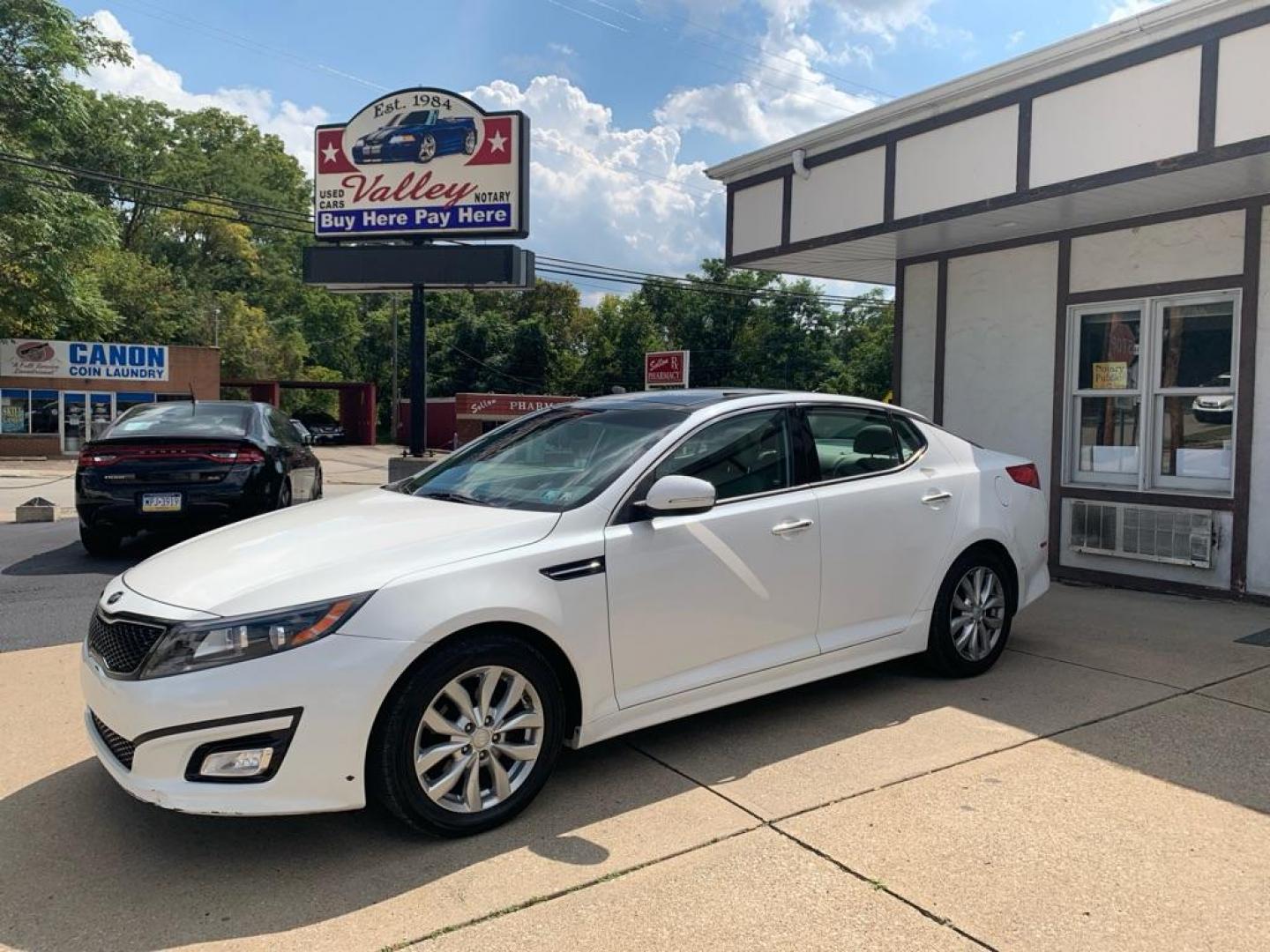 2015 WHITE KIA OPTIMA EX (5XXGN4A75FG) with an 2.4L engine, Automatic transmission, located at 503 First Street, Canonsburg, PA, 15317, (724) 745-0566, 40.266006, -80.178413 - CAR FAX AVAILABLE!, REAR CAMERA, PANORAMIC SUNROOF, INFINITY AUDIO SYSTEM, REMOTE START, AM/FM/CD/MP3/SIRIUSXM W/FREE 3-MO. SUBSCRIPTION, USB AND AUX INPUT, BLUTOOTH WIRELESS TECH, LEATHER SEATS, HEATED AND VENTILATED FRONT SEATS, HEATED STEERING WHEEL, HEATED OUTBOARD REAR SEATS, CRUISE CONTROL, FR - Photo#0