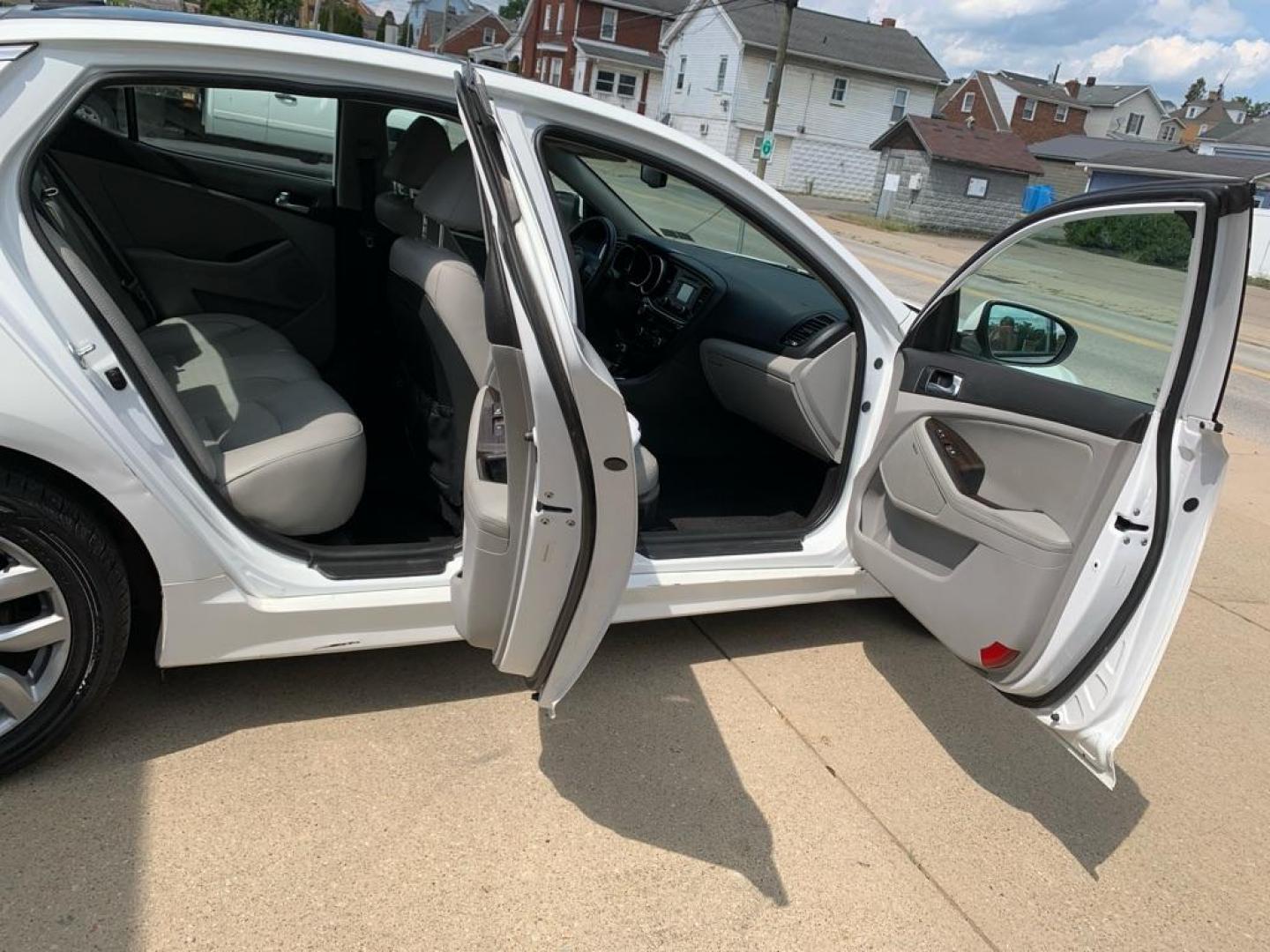 2015 WHITE KIA OPTIMA EX (5XXGN4A75FG) with an 2.4L engine, Automatic transmission, located at 503 First Street, Canonsburg, PA, 15317, (724) 745-0566, 40.266006, -80.178413 - CAR FAX AVAILABLE!, REAR CAMERA, PANORAMIC SUNROOF, INFINITY AUDIO SYSTEM, REMOTE START, AM/FM/CD/MP3/SIRIUSXM W/FREE 3-MO. SUBSCRIPTION, USB AND AUX INPUT, BLUTOOTH WIRELESS TECH, LEATHER SEATS, HEATED AND VENTILATED FRONT SEATS, HEATED STEERING WHEEL, HEATED OUTBOARD REAR SEATS, CRUISE CONTROL, FR - Photo#14