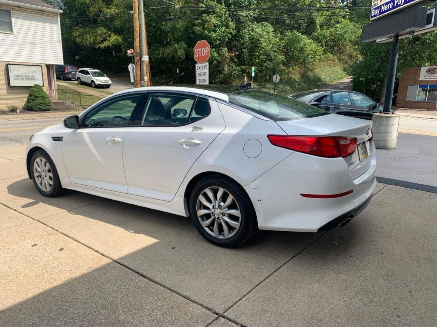 2015 WHITE KIA OPTIMA EX (5XXGN4A75FG) with an 2.4L engine, Automatic transmission, located at 503 First Street, Canonsburg, PA, 15317, (724) 745-0566, 40.266006, -80.178413 - CAR FAX AVAILABLE!, REAR CAMERA, PANORAMIC SUNROOF, INFINITY AUDIO SYSTEM, REMOTE START, AM/FM/CD/MP3/SIRIUSXM W/FREE 3-MO. SUBSCRIPTION, USB AND AUX INPUT, BLUTOOTH WIRELESS TECH, LEATHER SEATS, HEATED AND VENTILATED FRONT SEATS, HEATED STEERING WHEEL, HEATED OUTBOARD REAR SEATS, CRUISE CONTROL, FR - Photo#2