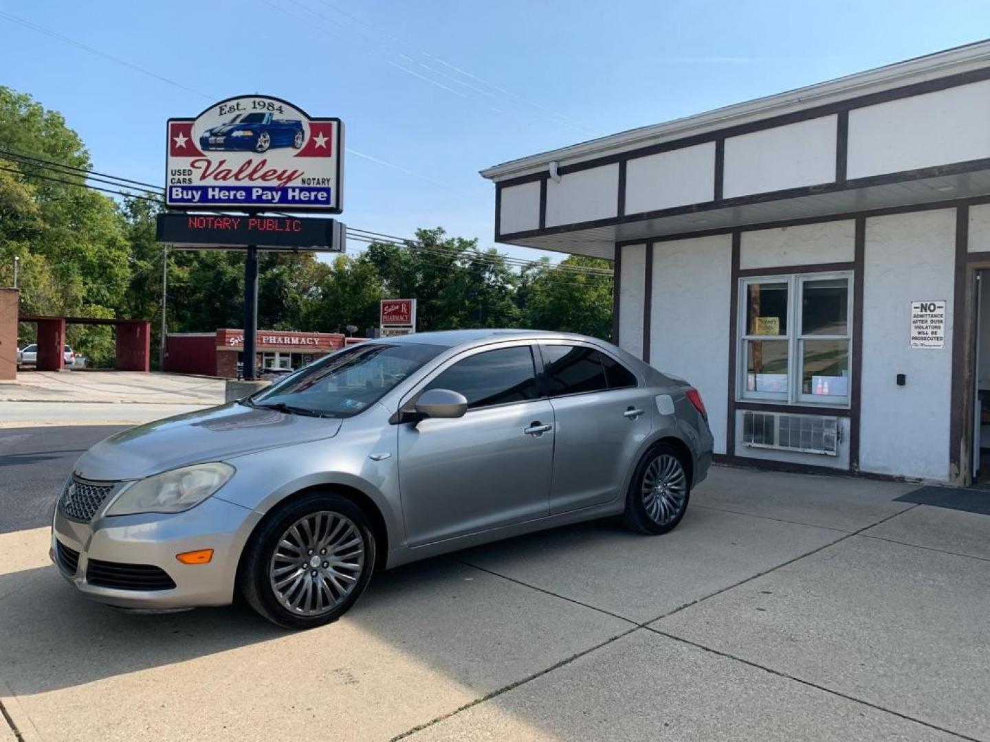 2011 SILVER SUZUKI KIZASHI SE (JS2RF9A38B6) with an 2.4L engine, Continuously Variable transmission, located at 503 First Street, Canonsburg, PA, 15317, (724) 745-0566, 40.266006, -80.178413 - Photo#0