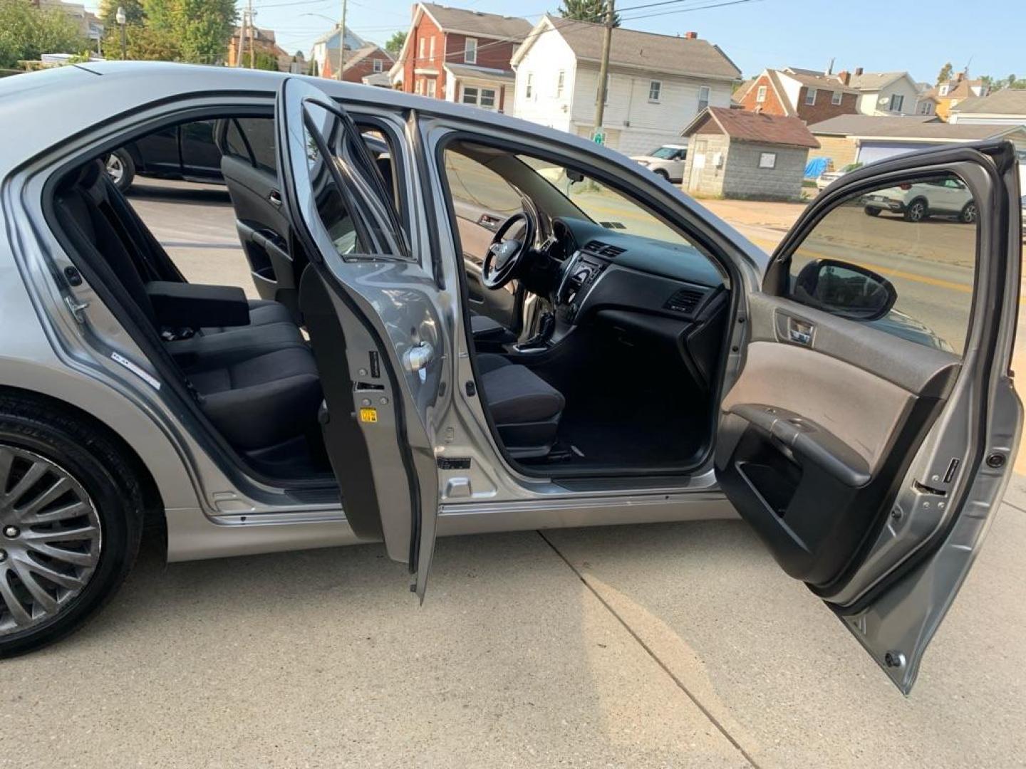 2011 SILVER SUZUKI KIZASHI SE (JS2RF9A38B6) with an 2.4L engine, Continuously Variable transmission, located at 503 First Street, Canonsburg, PA, 15317, (724) 745-0566, 40.266006, -80.178413 - Photo#16