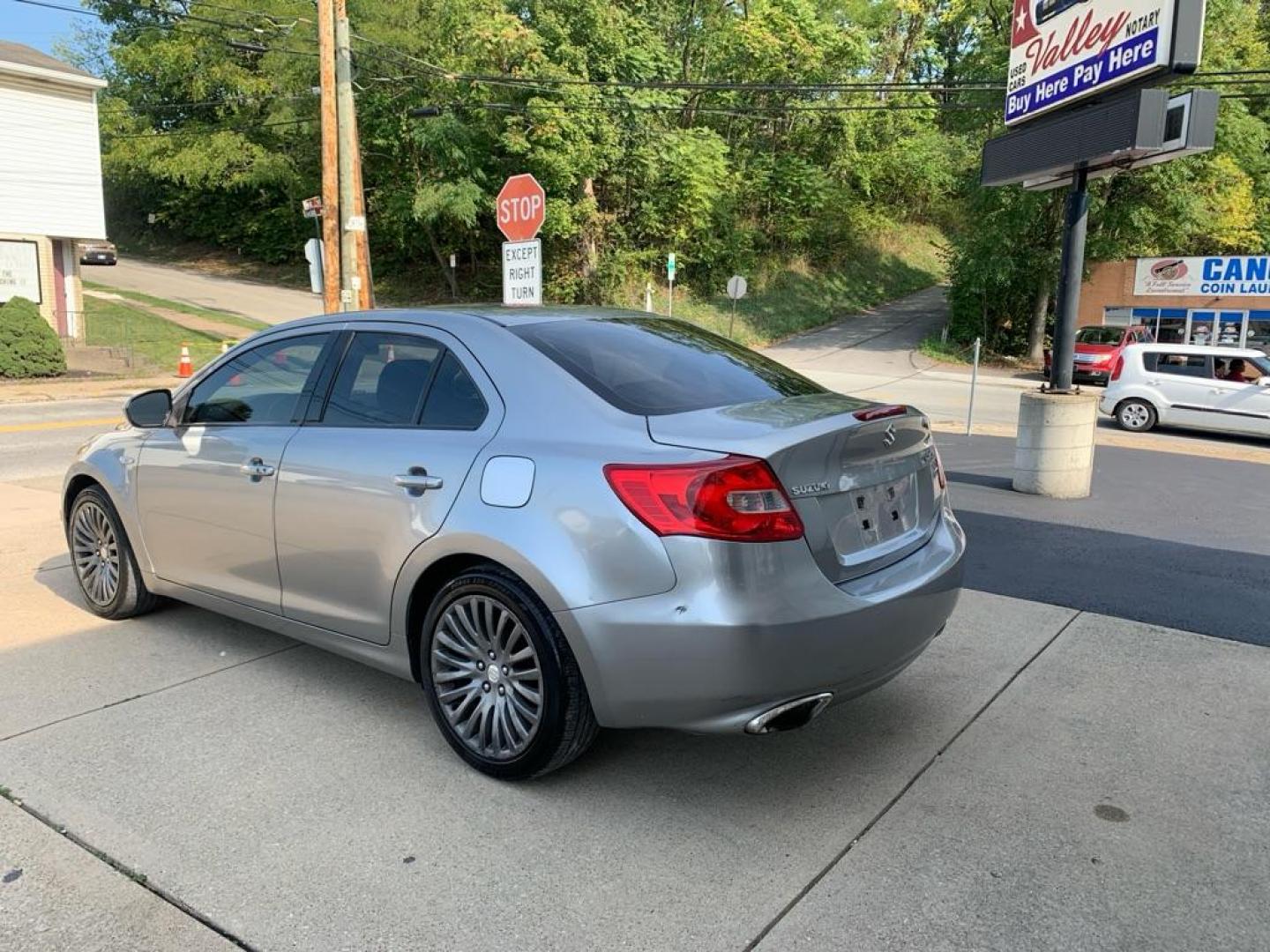 2011 SILVER SUZUKI KIZASHI SE (JS2RF9A38B6) with an 2.4L engine, Continuously Variable transmission, located at 503 First Street, Canonsburg, PA, 15317, (724) 745-0566, 40.266006, -80.178413 - Photo#2