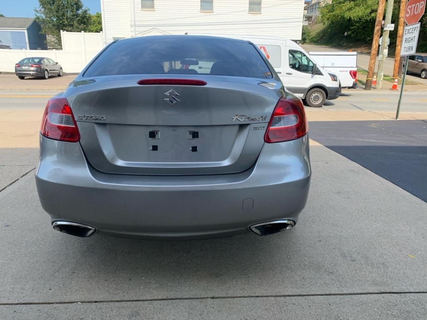 2011 SILVER SUZUKI KIZASHI SE (JS2RF9A38B6) with an 2.4L engine, Continuously Variable transmission, located at 503 First Street, Canonsburg, PA, 15317, (724) 745-0566, 40.266006, -80.178413 - Photo#3