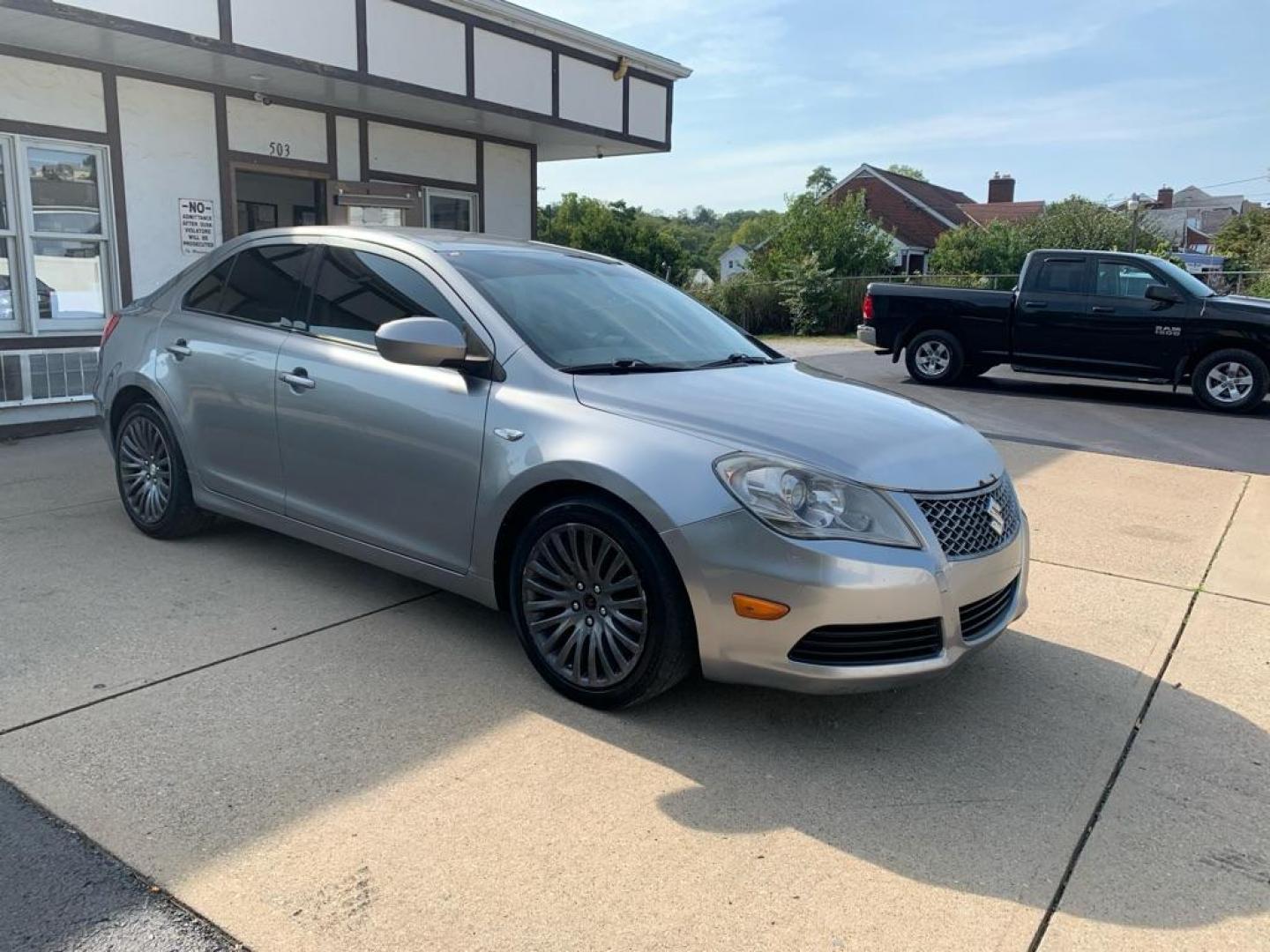 2011 SILVER SUZUKI KIZASHI SE (JS2RF9A38B6) with an 2.4L engine, Continuously Variable transmission, located at 503 First Street, Canonsburg, PA, 15317, (724) 745-0566, 40.266006, -80.178413 - Photo#6