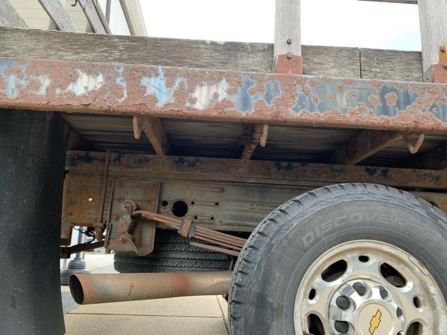 2008 WHITE CHEVROLET SILVERADO 2500 HEAVY DUTY (1GBHC29K98E) with an 6.0L engine, Automatic transmission, located at 503 First Street, Canonsburg, PA, 15317, (724) 745-0566, 40.266006, -80.178413 - THIS VEHICLE IS BEING SOLD UNDER CONSIGNMENT! CAR FAX AVAILABLE! WE FINANCE! FAST AND EASY APPROVALS! CALL US OR APPLY ONLINE: 724-745-0566 OFFICE WWW.USEDCARSCANONSBURGPA.COM AFTER HOURS QUESTIONS? TEXT US! 724-825-1817 - Photo#16