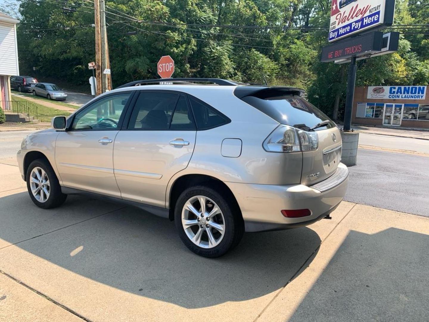 2008 GOLD LEXUS RX 350 (2T2HK31U58C) with an 3.5L engine, Automatic transmission, located at 503 First Street, Canonsburg, PA, 15317, (724) 745-0566, 40.266006, -80.178413 - THIS VEHICLE IS BEING SOLD UNDER CONSIGNMENT! CAR FAX AVAILABLE! NAVIGATION, BACK UP CAMERA, SUNROOF, AM/FM/SAT/TAPE/6 DISC CD CHANGER WITH TOUCH SCREEN DISPLAY, SUNROOF, HEATED SEATS WITH MEMORY, HANDS FREE VOICE ACTIVATION, RADIO CONTROLS ON STEERING WHEEL, UNIVERSAL GARAGE DOOR OPENER, CRUISE - Photo#2