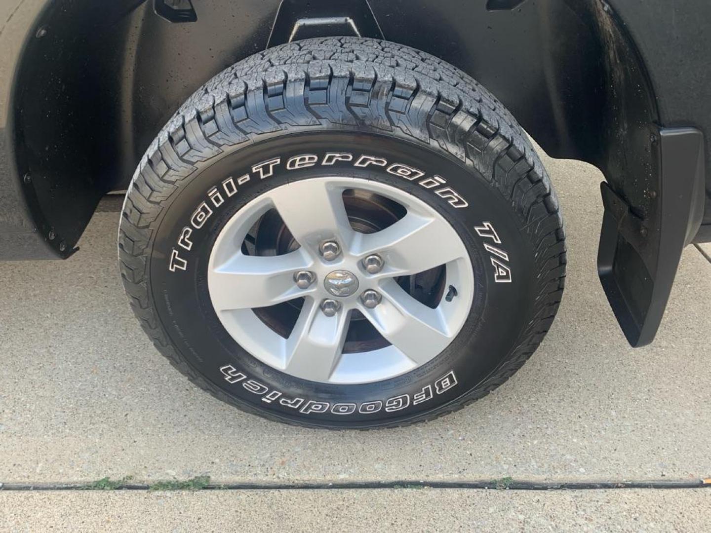 2016 GREEN RAM 1500 TRADESMAN (1C6RR7FG0GS) with an 3.6L engine, Automatic transmission, located at 503 First Street, Canonsburg, PA, 15317, (724) 745-0566, 40.266006, -80.178413 - CAR FAX AVAILABLE! 4X4, TOW PACKAGE, BED LINER, RUNNING BOARDS, AM/FM/XM/AUX/USB, CRUISE CONTROL, POWER DORRS, POWER WINDOWS, POWER MIRRORS ESTIMATED MPG: 16 CITY / 23 HIGHWAY WE FINANCE! FAST AND EASY APPROVALS! CALL US OR APPLY ONLINE: 724-745-0566 OFFICE WWW.USEDCARSCANONSBURGPA.COM AF - Photo#9