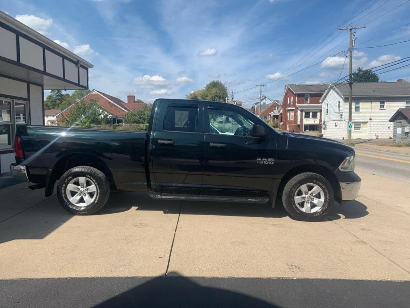 2016 GREEN RAM 1500 TRADESMAN (1C6RR7FG0GS) with an 3.6L engine, Automatic transmission, located at 503 First Street, Canonsburg, PA, 15317, (724) 745-0566, 40.266006, -80.178413 - CAR FAX AVAILABLE! 4X4, TOW PACKAGE, BED LINER, RUNNING BOARDS, AM/FM/XM/AUX/USB, CRUISE CONTROL, POWER DORRS, POWER WINDOWS, POWER MIRRORS ESTIMATED MPG: 16 CITY / 23 HIGHWAY WE FINANCE! FAST AND EASY APPROVALS! CALL US OR APPLY ONLINE: 724-745-0566 OFFICE WWW.USEDCARSCANONSBURGPA.COM AF - Photo#5