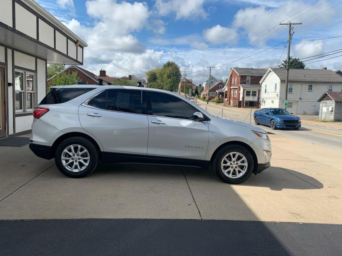 2018 SILVER CHEVROLET EQUINOX LT (2GNAXJEV4J6) with an 1.5L engine, Automatic transmission, located at 503 First Street, Canonsburg, PA, 15317, (724) 745-0566, 40.266006, -80.178413 - CAR FAX AVAILABLE! BACK UP CAMERA, POWER DRIVER'S SEAT, CRUISE CONTROL, AM/FM/XM/USB/AUX, HANDS FREE PHONE ON STEERING WHEEL W/ VOICE RECOGNITION, ON STAR, PASSLOCK, POWER DOORS, POWER WINDOWS, POWER MIRRORS WE FINANCE! FAST AND EASY APPROVALS! CALL US OR APPLY ONLINE: 724-745-0566 OFFICE WWW.U - Photo#4