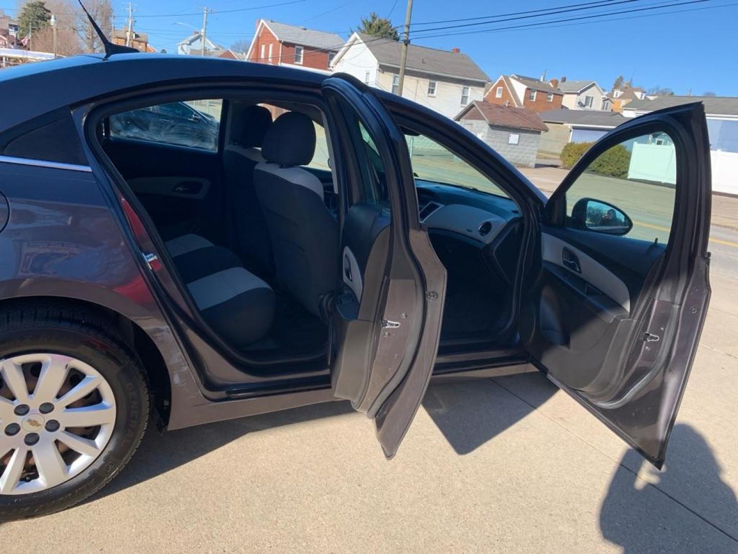 2011 GREY CHEVROLET CRUZE LS (1G1PC5SH5B7) with an 1.8L engine, Automatic transmission, located at 503 First Street, Canonsburg, PA, 15317, (724) 745-0566, 40.266006, -80.178413 - Photo#8