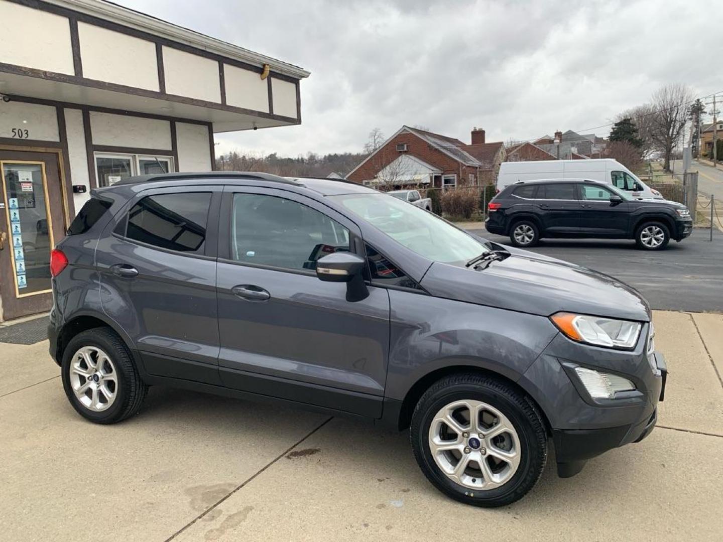 2020 GRAY FORD ECOSPORT SE (MAJ3S2GE4LC) with an 1.0L engine, Automatic transmission, located at 503 First Street, Canonsburg, PA, 15317, (724) 745-0566, 40.266006, -80.178413 - CARFAX IS AVAILABLE! BACK-UP CAMERA, MOON ROOF, AM/FM RADIO, BLUETOOTH TECHNOLOGY, CLOTH INTERIOR, POWER DRIVER SEAT, HEATED SEATS, CRUISE CONTROL, TRACTION CONTROL WE FINANCE! FAST AND EASY APPROVALS! CALL US OR APPLY ONLINE: 724-745-0566 OFFICE WWW.USEDCARSCANONSBURGPA.COM AFTER HOURS QUES - Photo#2