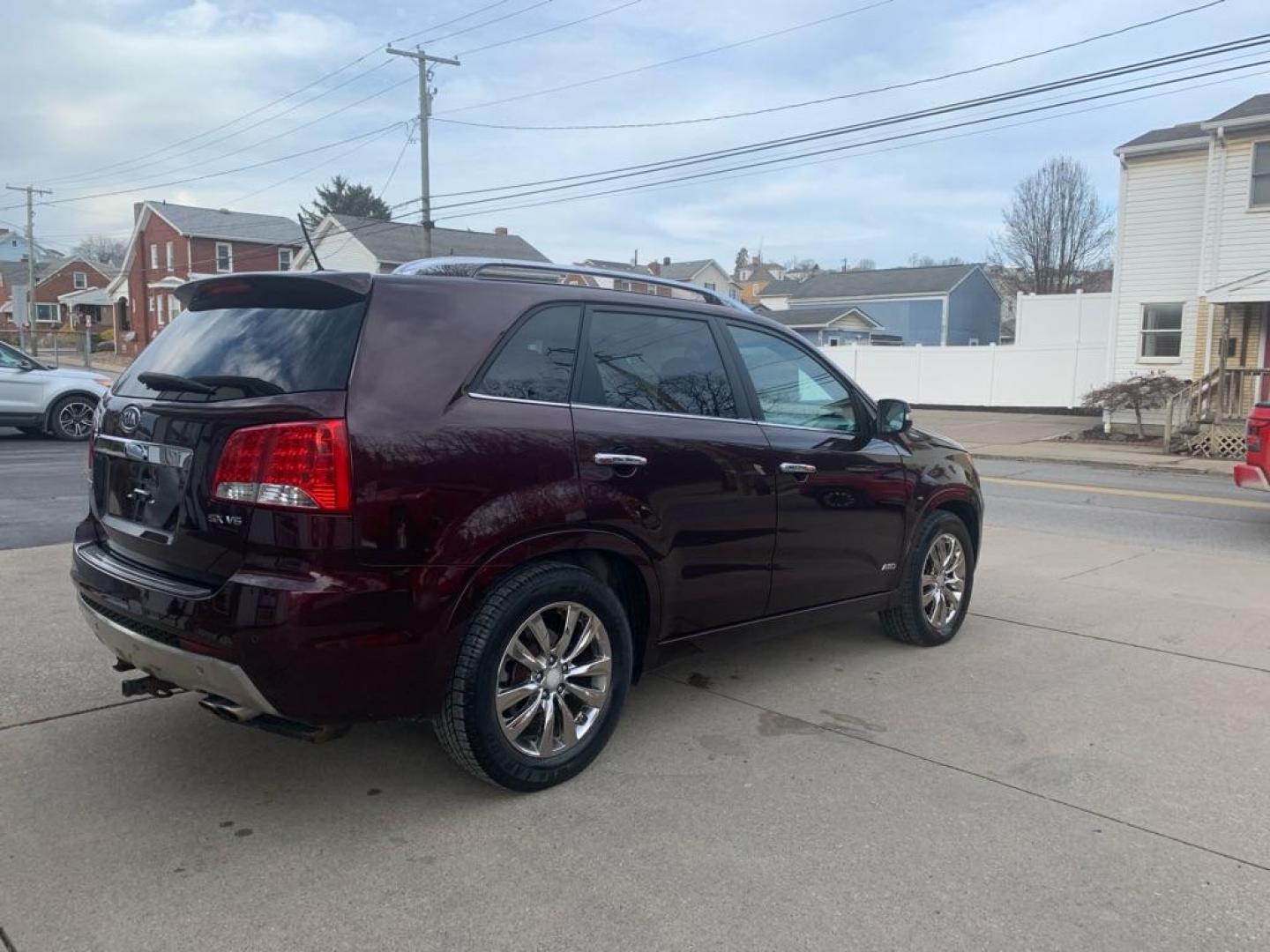 2012 MAROON KIA SORENTO SX (5XYKWDA27CG) with an 3.5L engine, Automatic transmission, located at 503 First Street, Canonsburg, PA, 15317, (724) 745-0566, 40.266006, -80.178413 - Photo#3