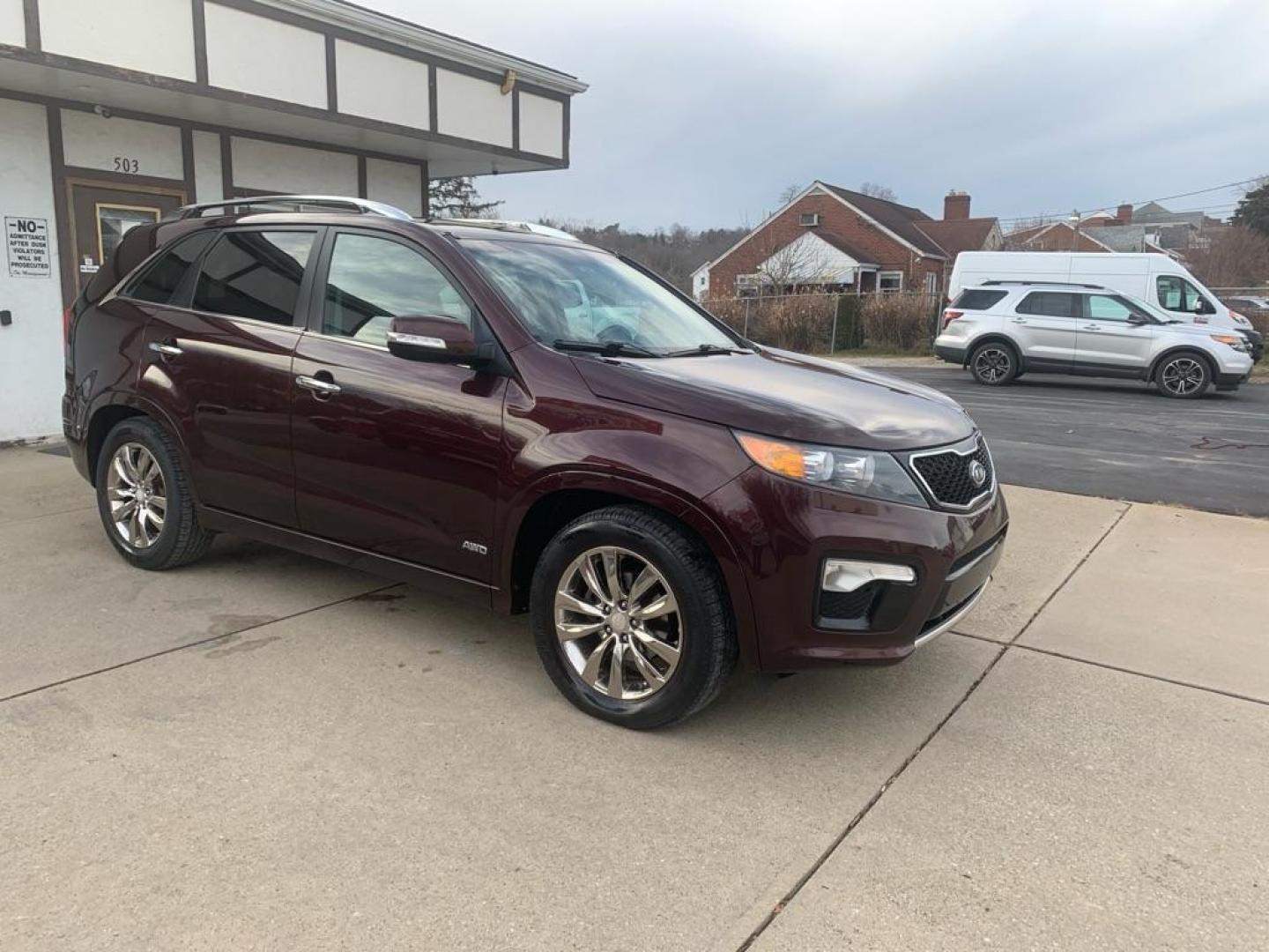 2012 MAROON KIA SORENTO SX (5XYKWDA27CG) with an 3.5L engine, Automatic transmission, located at 503 First Street, Canonsburg, PA, 15317, (724) 745-0566, 40.266006, -80.178413 - Photo#4