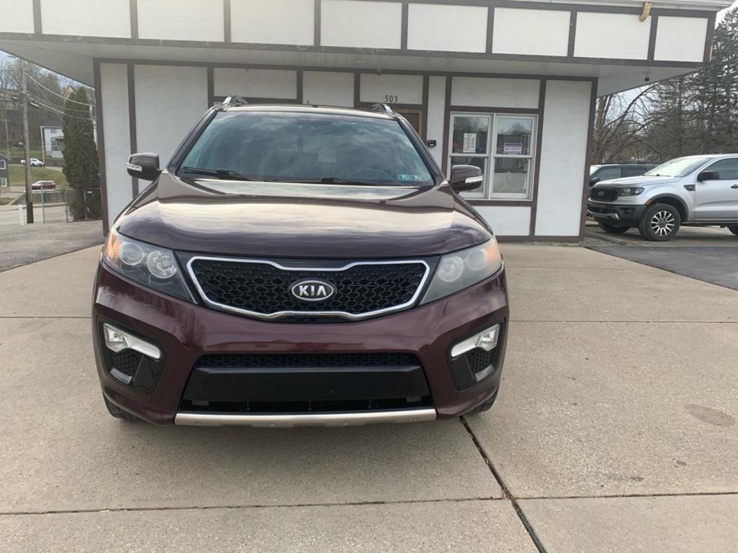 2012 MAROON KIA SORENTO SX (5XYKWDA27CG) with an 3.5L engine, Automatic transmission, located at 503 First Street, Canonsburg, PA, 15317, (724) 745-0566, 40.266006, -80.178413 - Photo#5