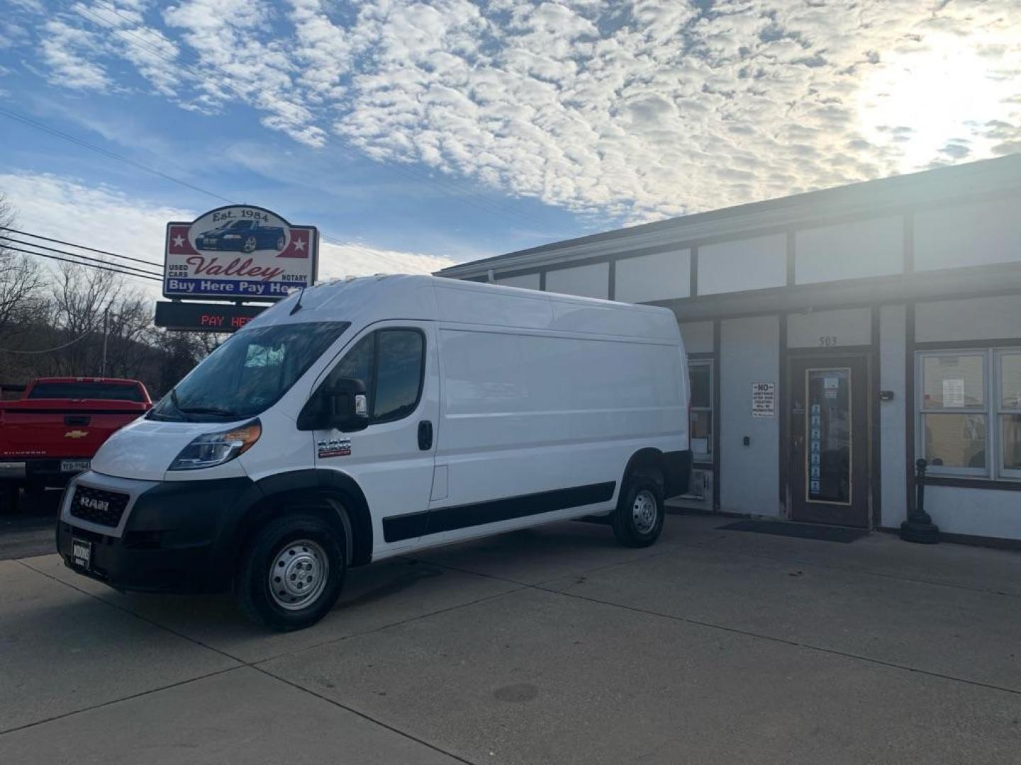 2022 WHITE RAM PROMASTER 2500 2500 HIGH (3C6LRVDG0NE) with an 3.6L engine, Automatic transmission, located at 503 First Street, Canonsburg, PA, 15317, (724) 745-0566, 40.266006, -80.178413 - THIS VEHICLE IS UNDER CONSIGNMENT NEW TIRES IN JULY 2024! BRAKES REPLACED IN DECEMBER 2024! OIL CHANGED DECEMBER 2024! FULL SIZE SPARE! METICULOUSLY MAINTAINED! NEW PA STATE AND EMISSION STICKERS! CARFAX IS AVAILABLE! - Photo#0